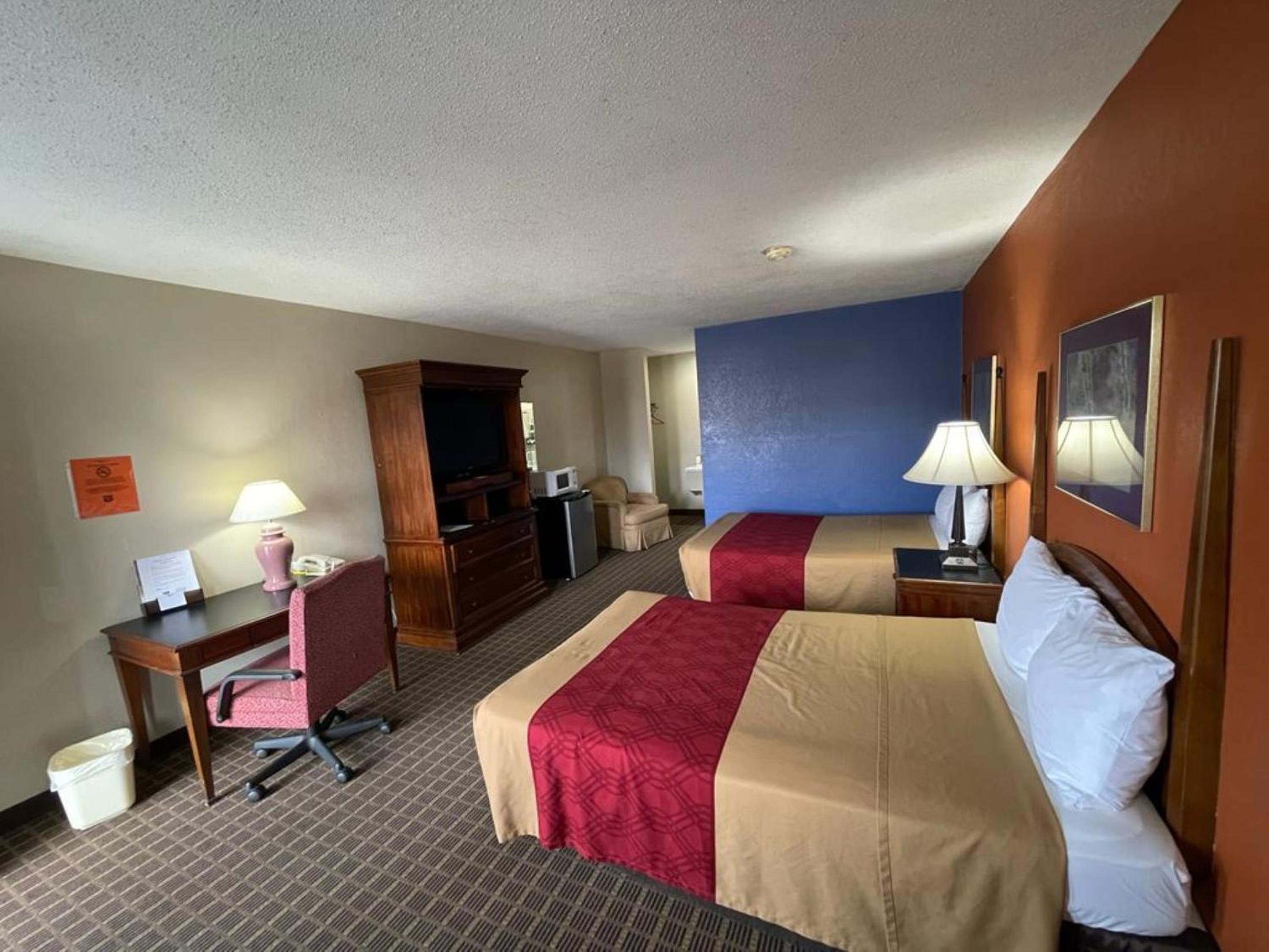 Emporia Vacations - Knights Inn  Suites Emporia - Property Image 33