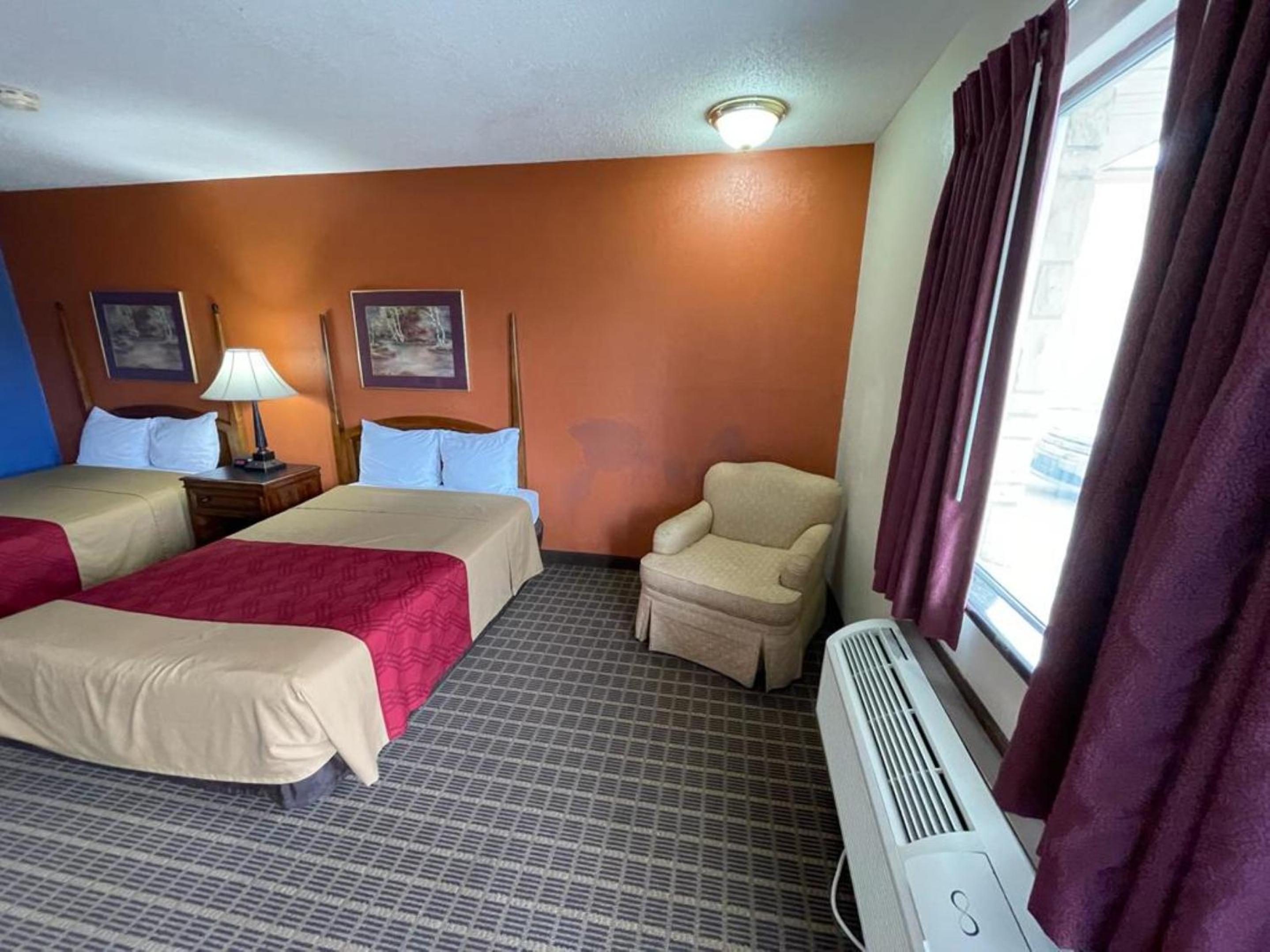 Emporia Vacations - Knights Inn  Suites Emporia - Property Image 40