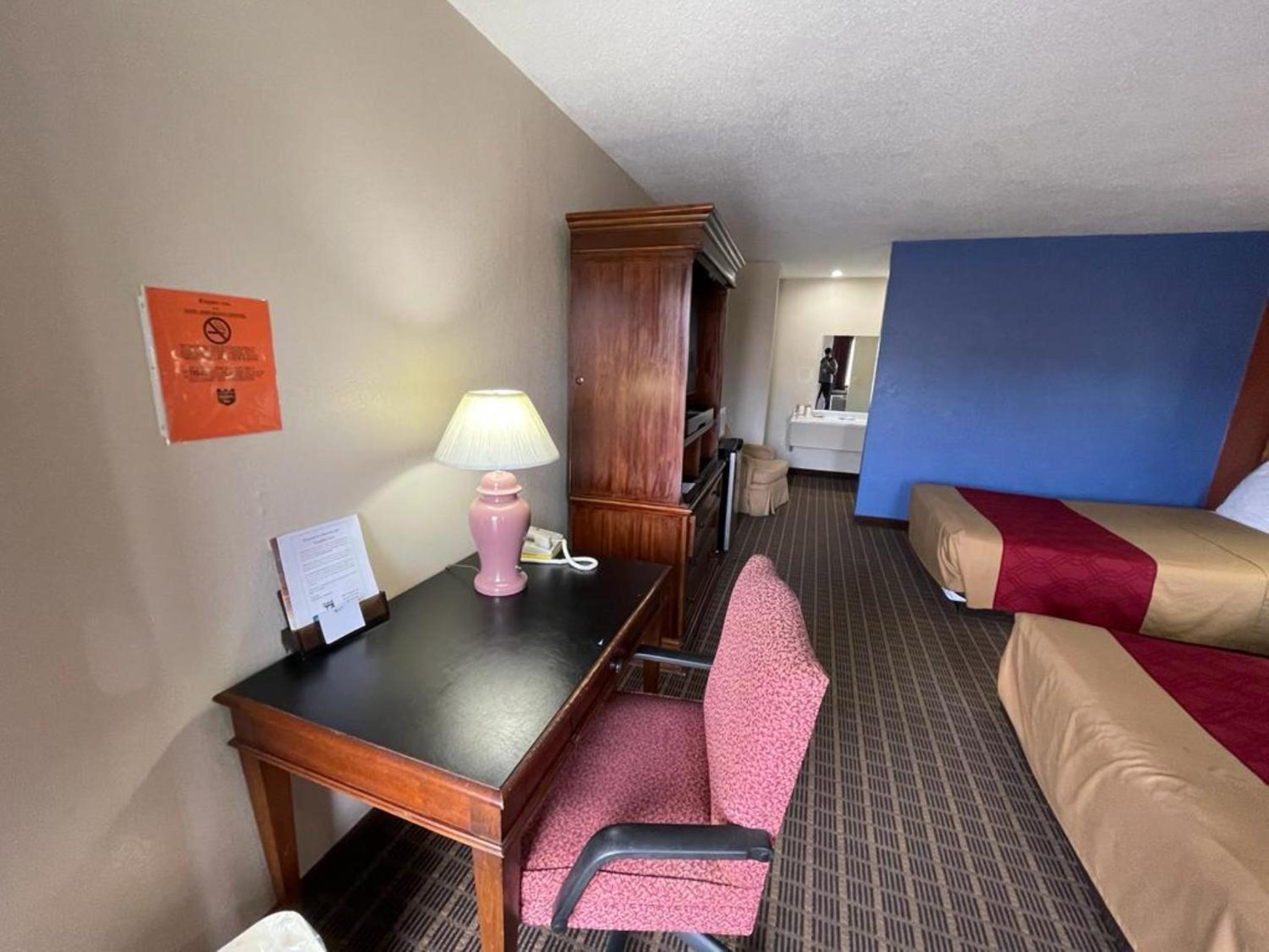Emporia Vacations - Knights Inn  Suites Emporia - Property Image 46