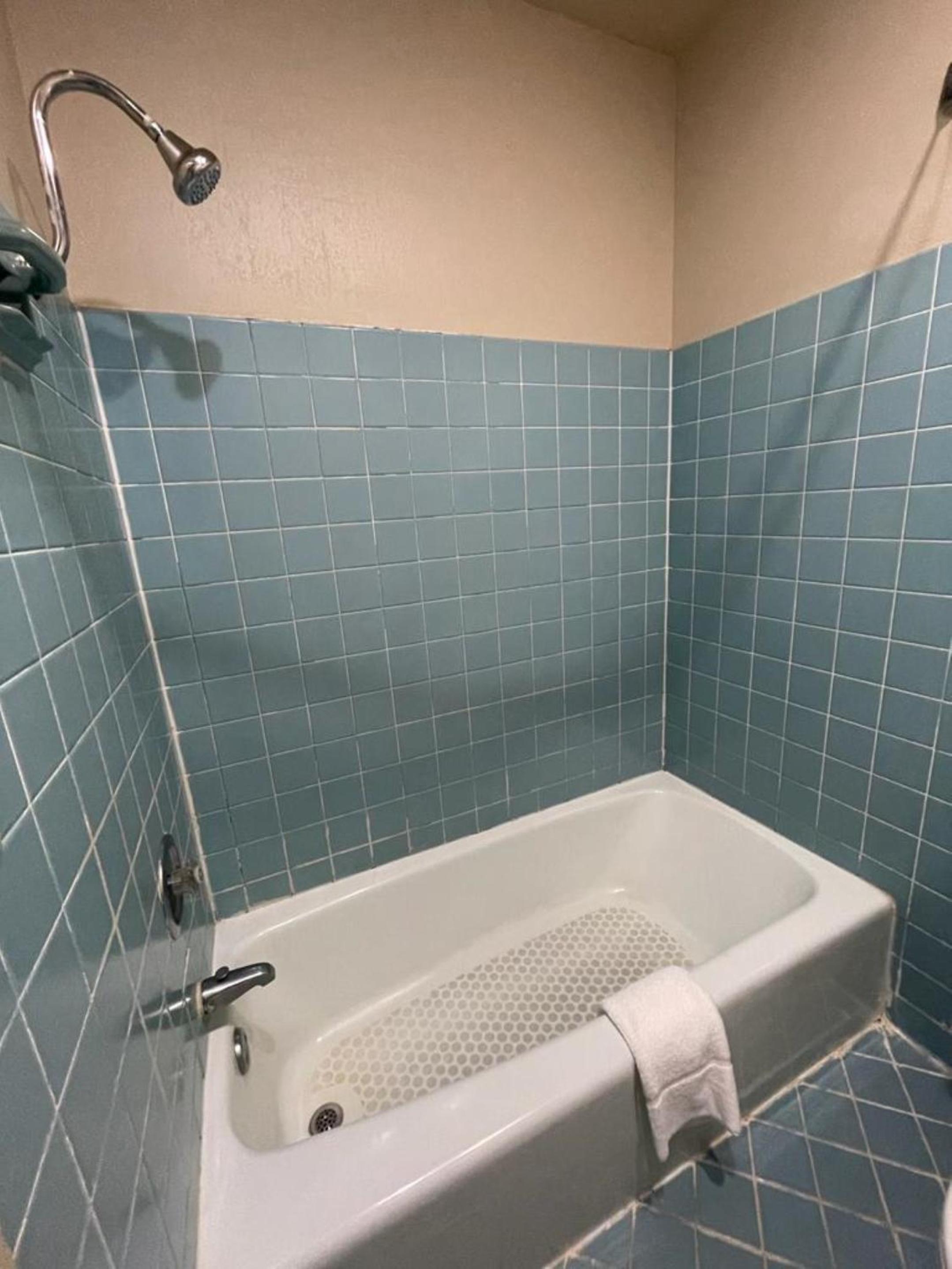 Emporia Vacations - Knights Inn  Suites Emporia - Property Image 65