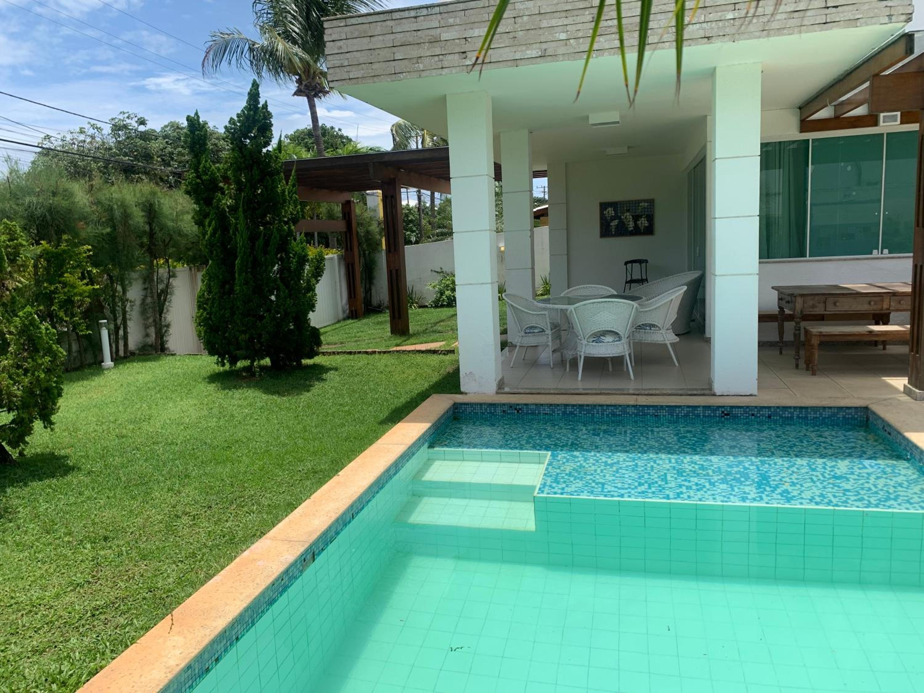 Casa no condomínio paraíso