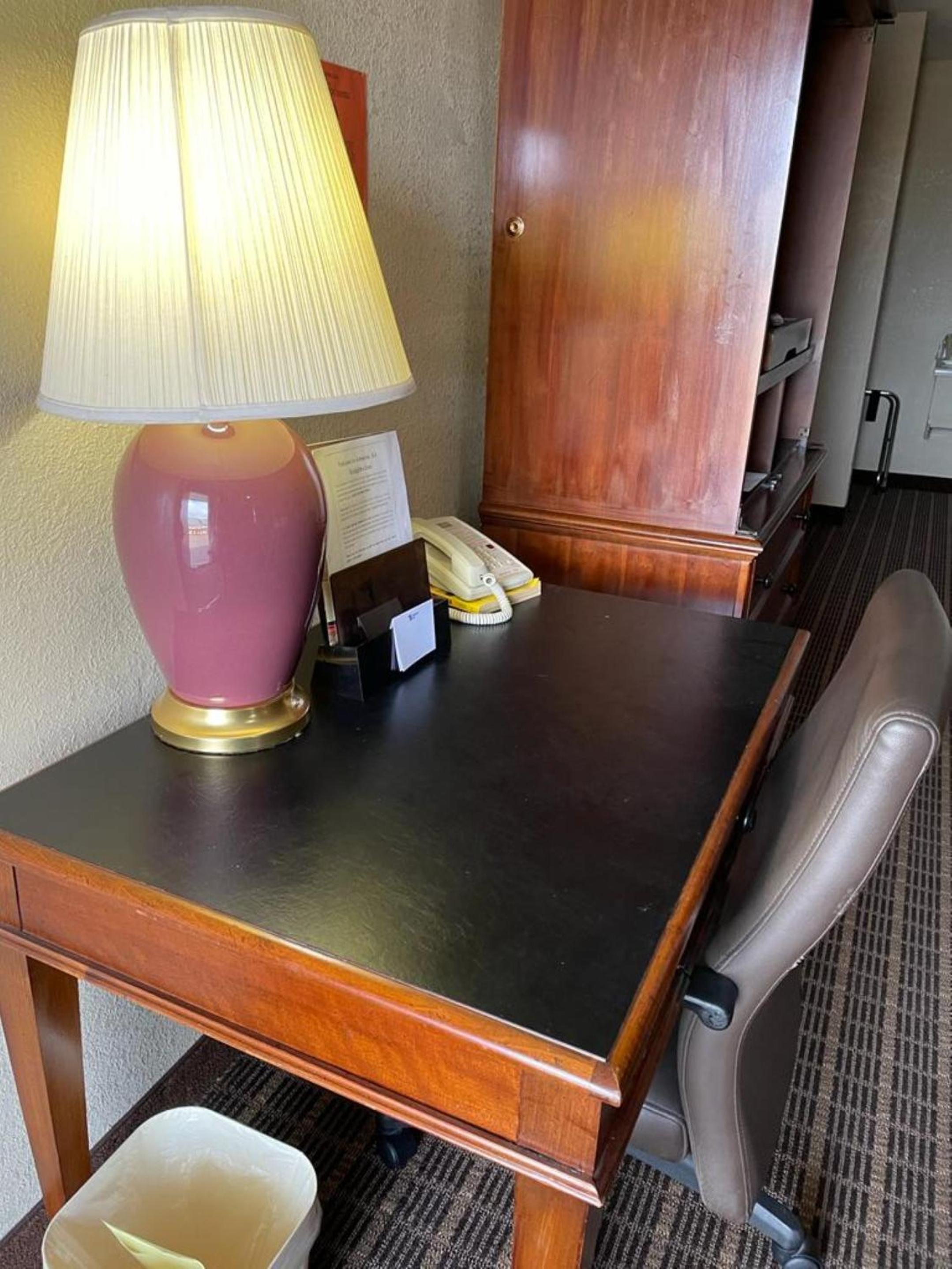 Emporia Vacations - Knights Inn  Suites Emporia - Property Image 32