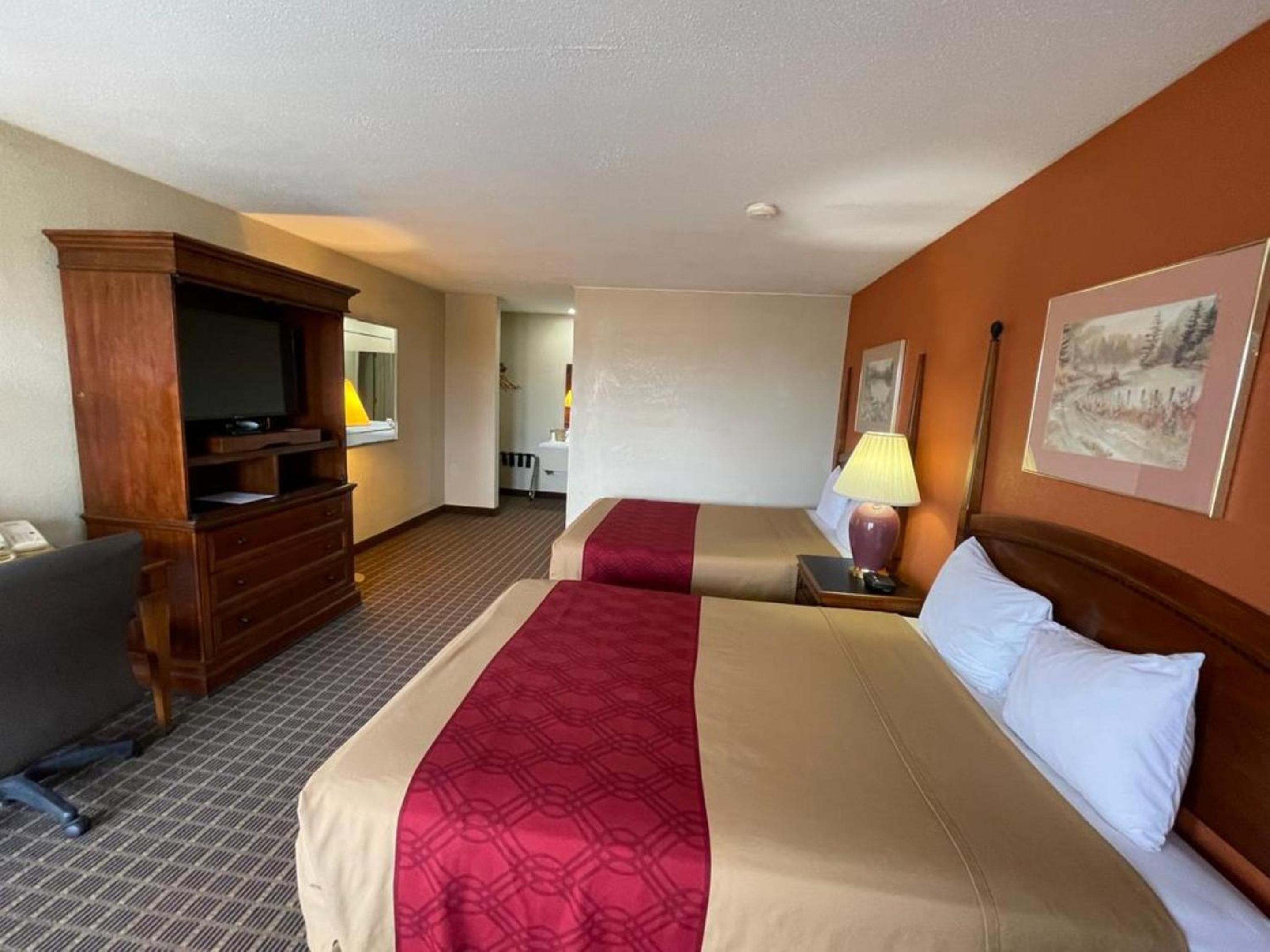 Emporia Vacations - Knights Inn  Suites Emporia - Property Image 35