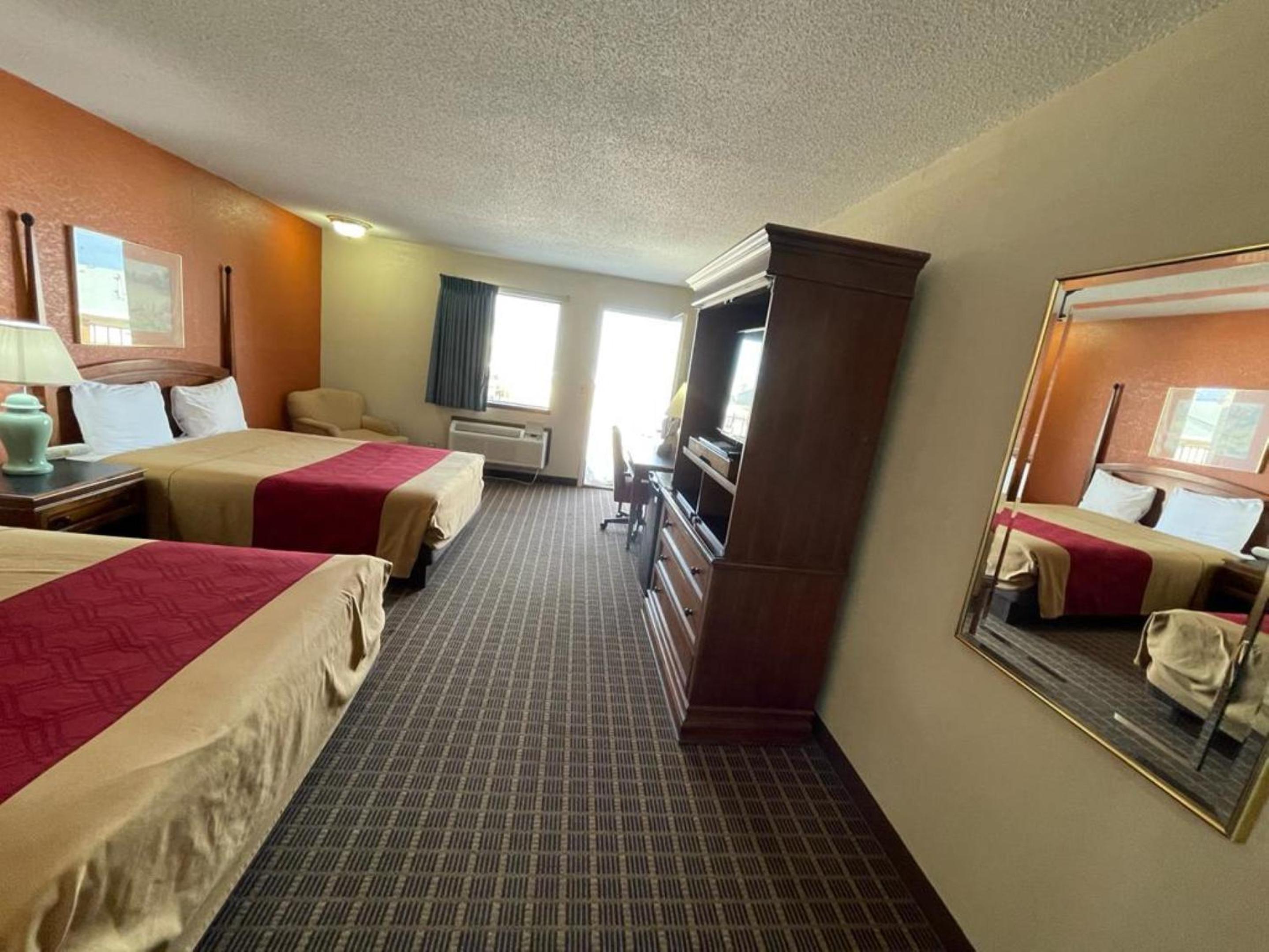 Emporia Vacations - Knights Inn  Suites Emporia - Property Image 42