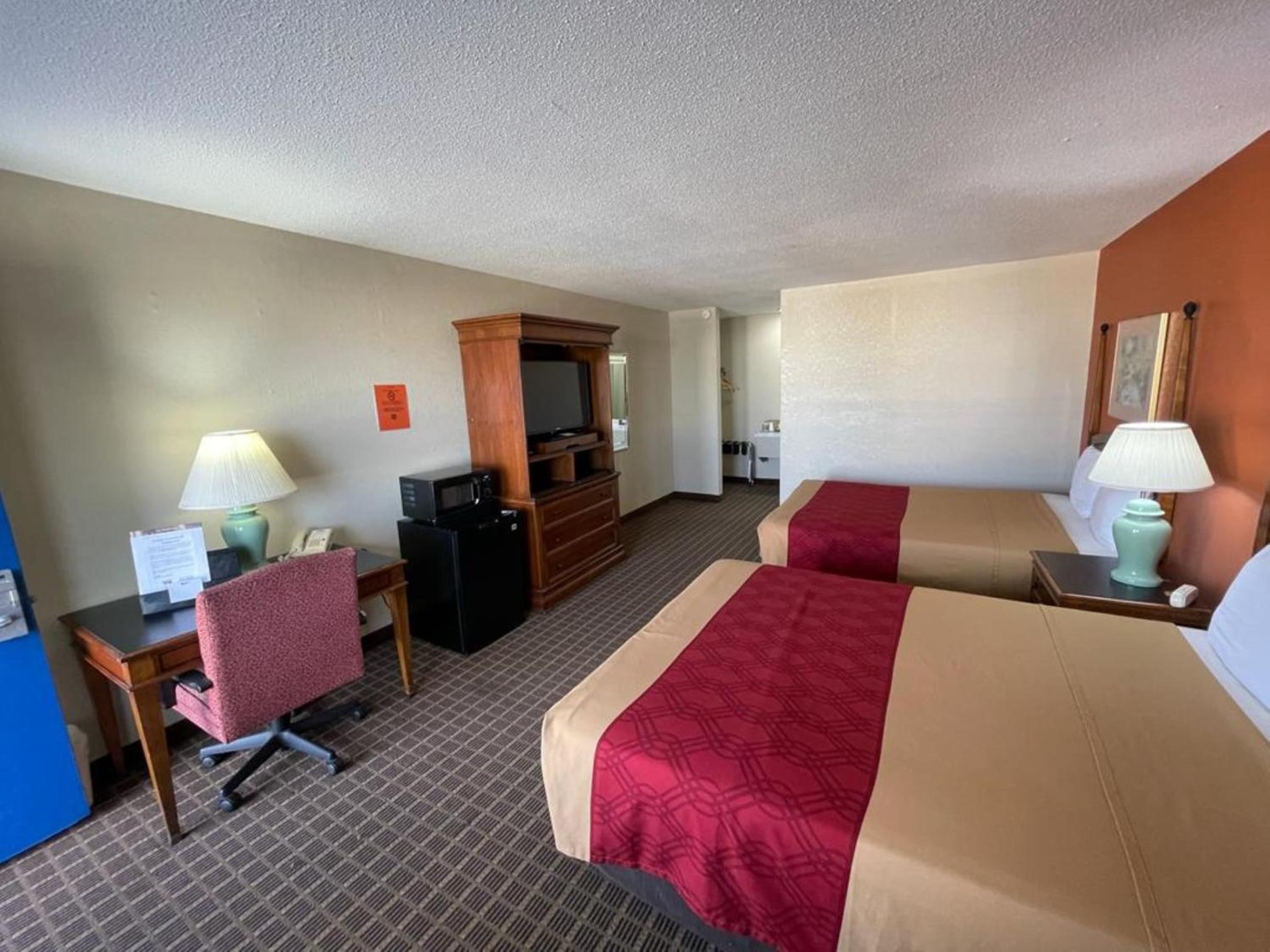Emporia Vacations - Knights Inn  Suites Emporia - Property Image 45