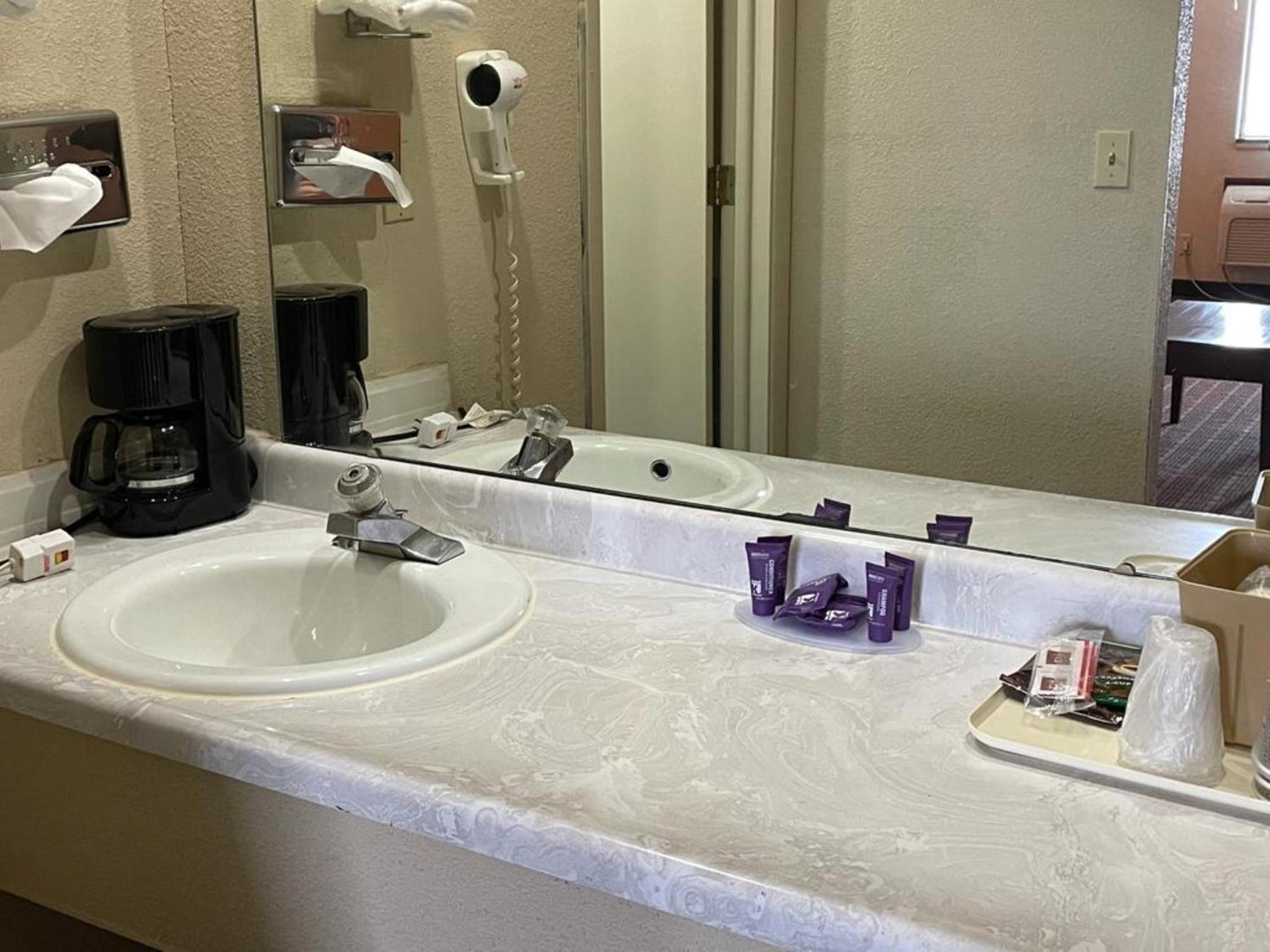 Emporia Vacations - Knights Inn  Suites Emporia - Property Image 48