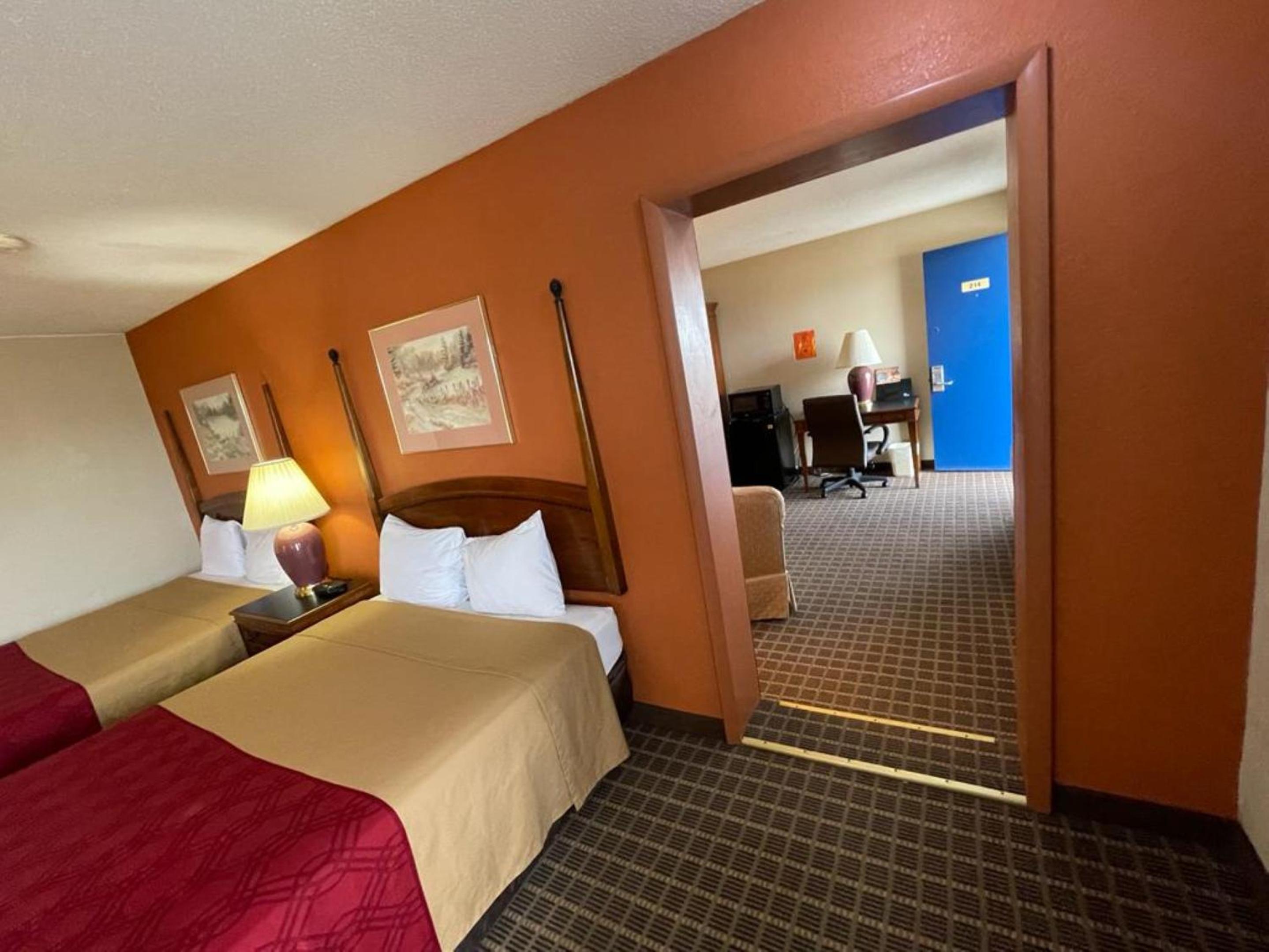 Emporia Vacations - Knights Inn  Suites Emporia - Property Image 51