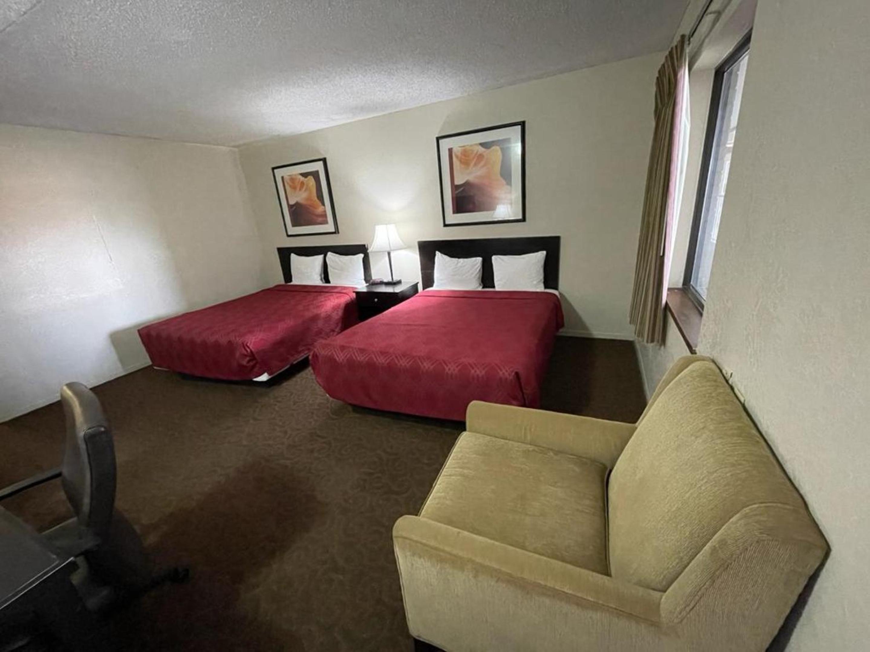 Emporia Vacations - Knights Inn  Suites Emporia - Property Image 55