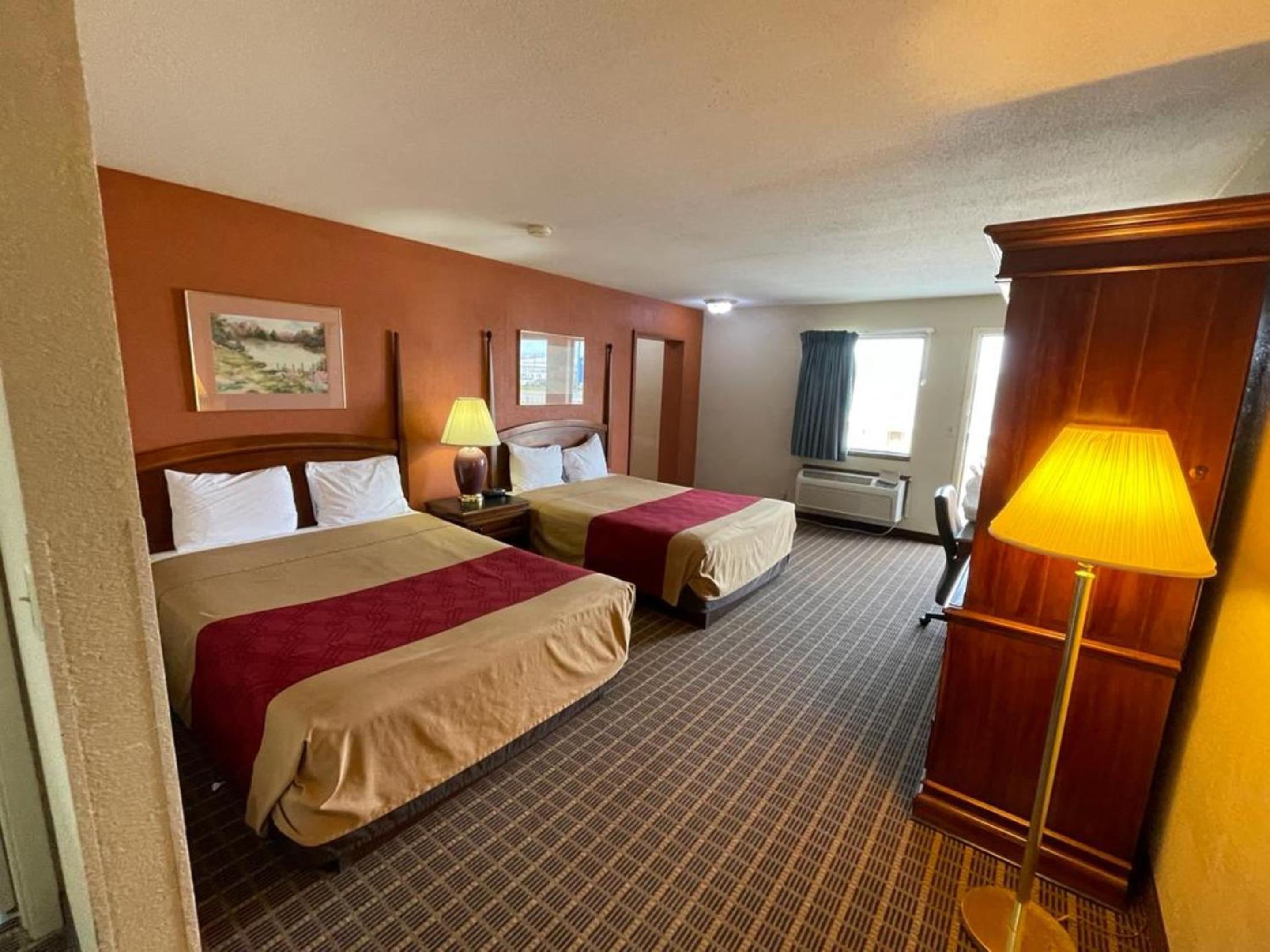 Emporia Vacations - Knights Inn  Suites Emporia - Property Image 64