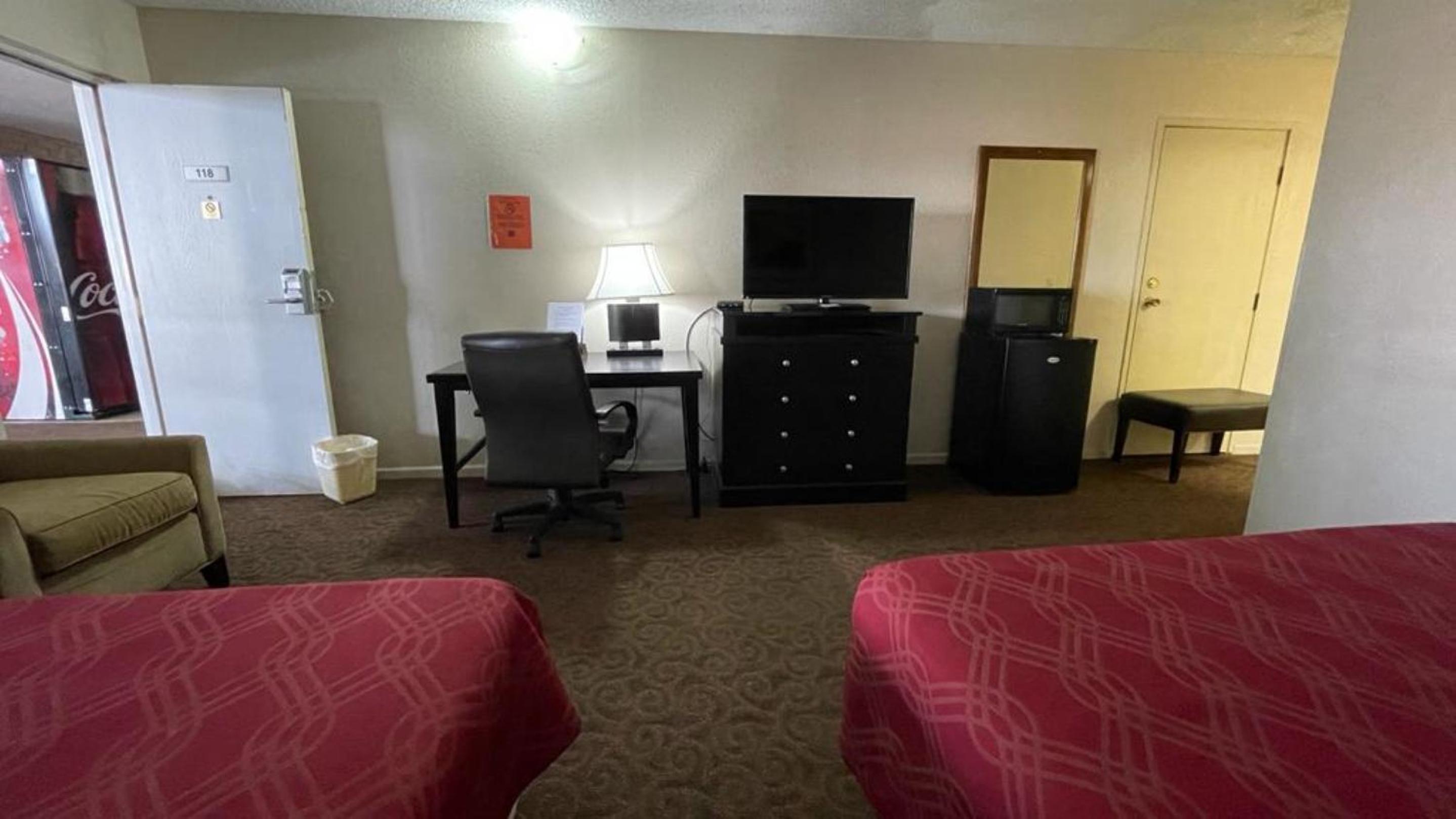 Emporia Vacations - Knights Inn  Suites Emporia - Property Image 73