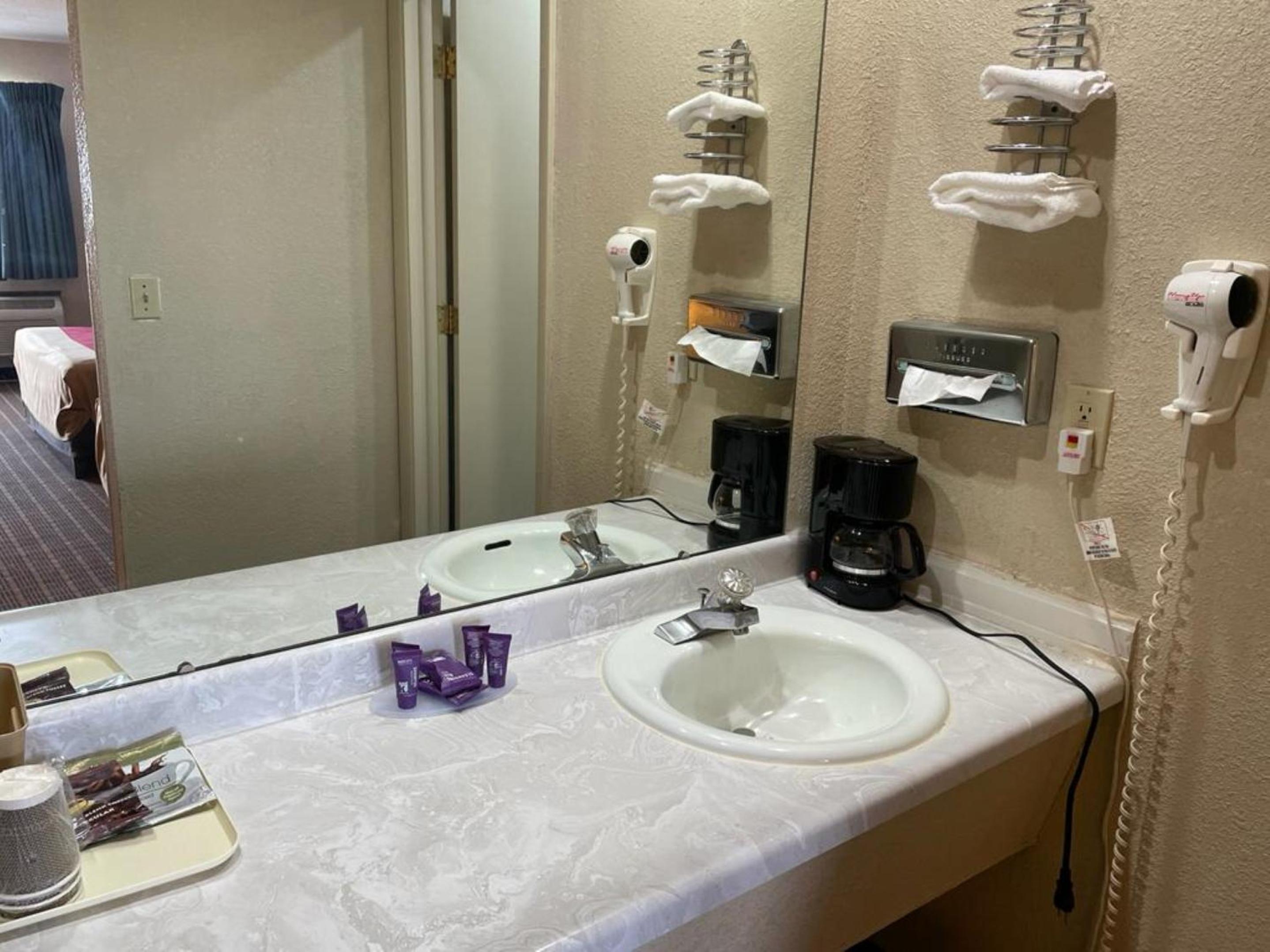 Emporia Vacations - Knights Inn  Suites Emporia - Property Image 77