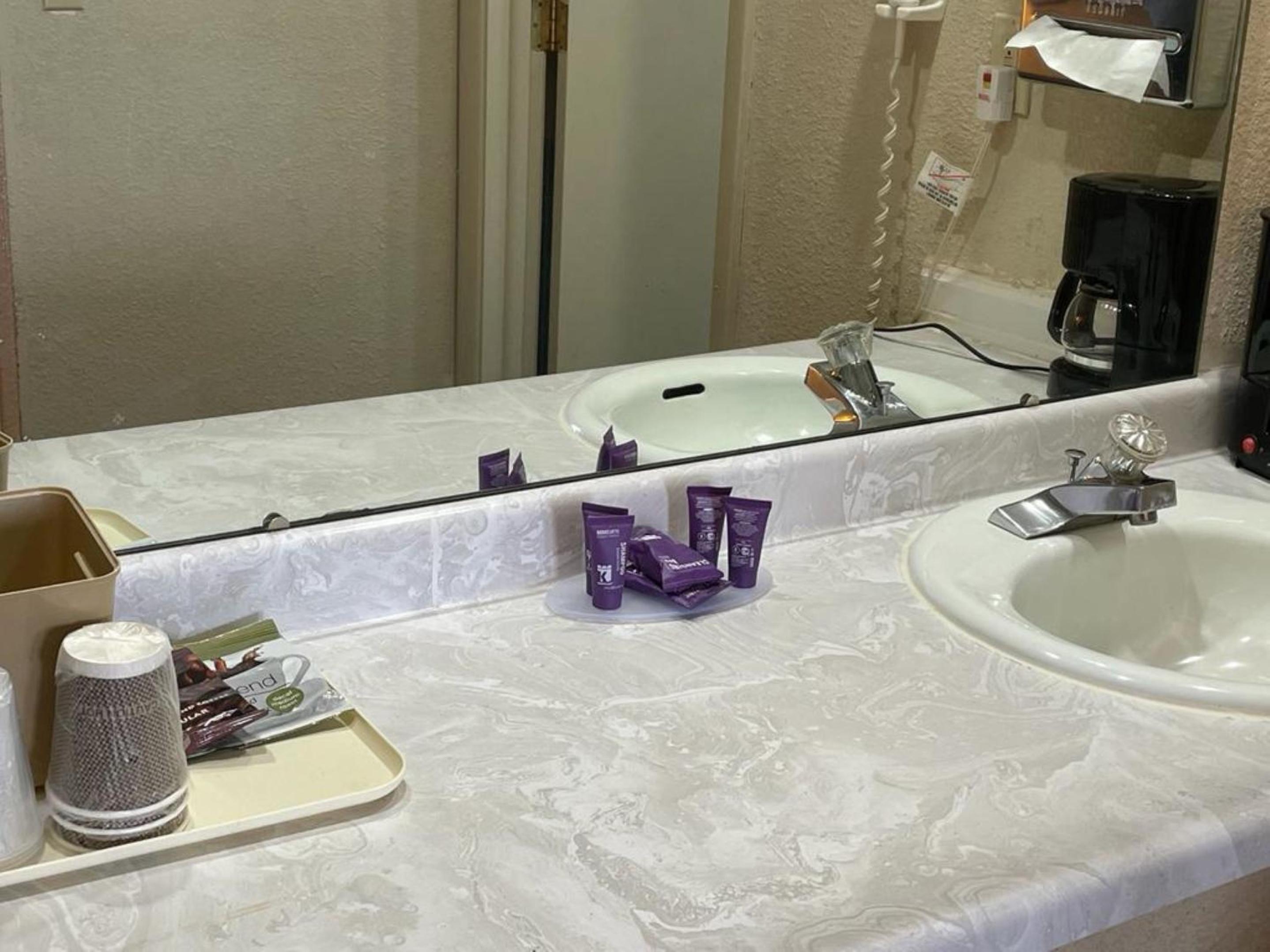 Emporia Vacations - Knights Inn  Suites Emporia - Property Image 79