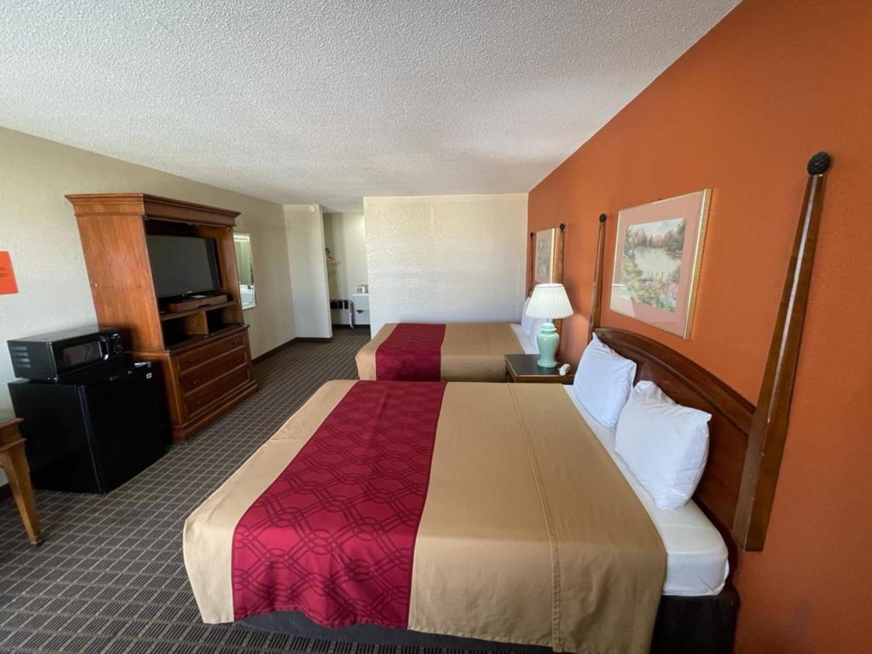 Emporia Vacations - Knights Inn  Suites Emporia - Property Image 93