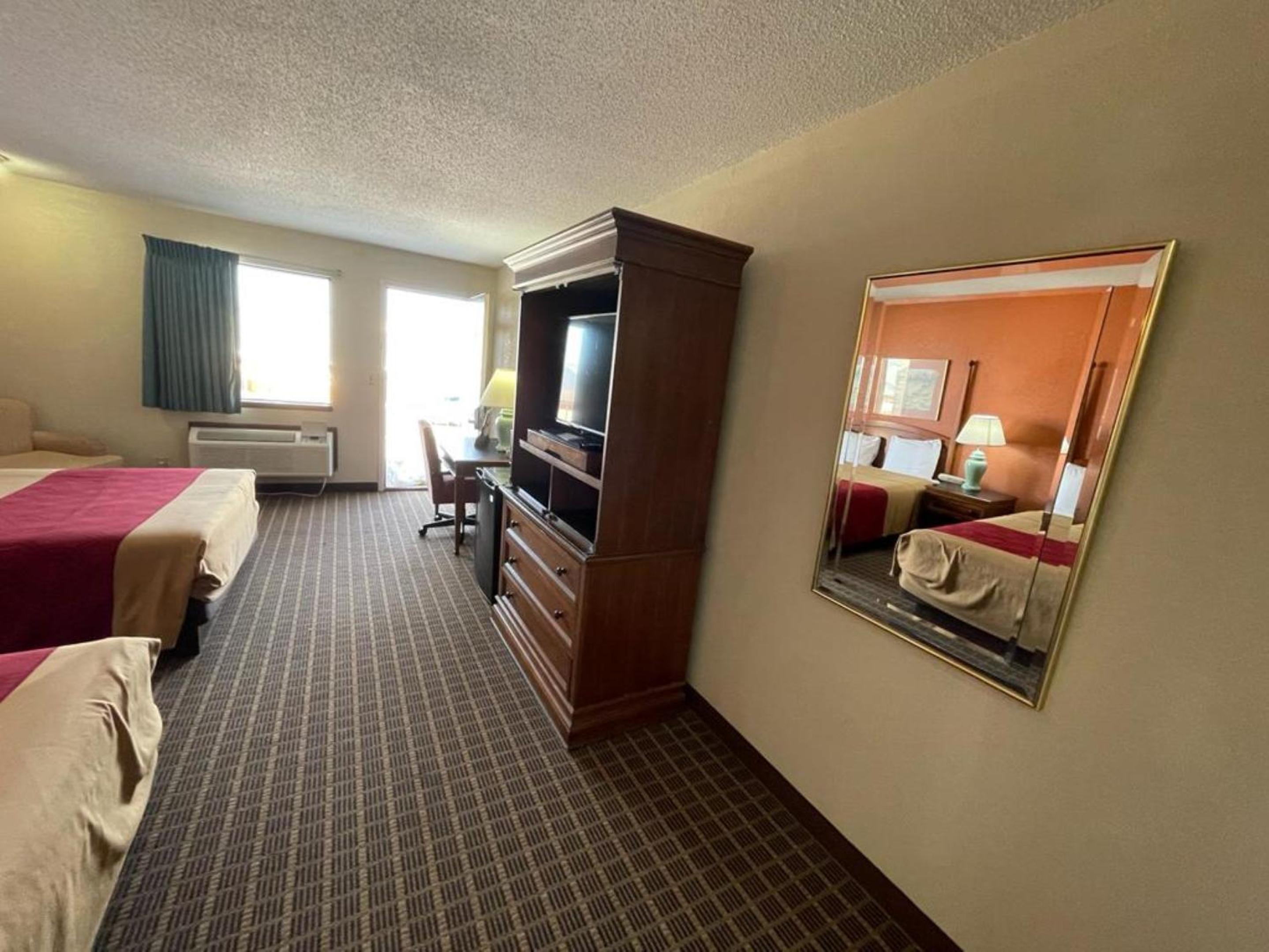 Emporia Vacations - Knights Inn  Suites Emporia - Property Image 95