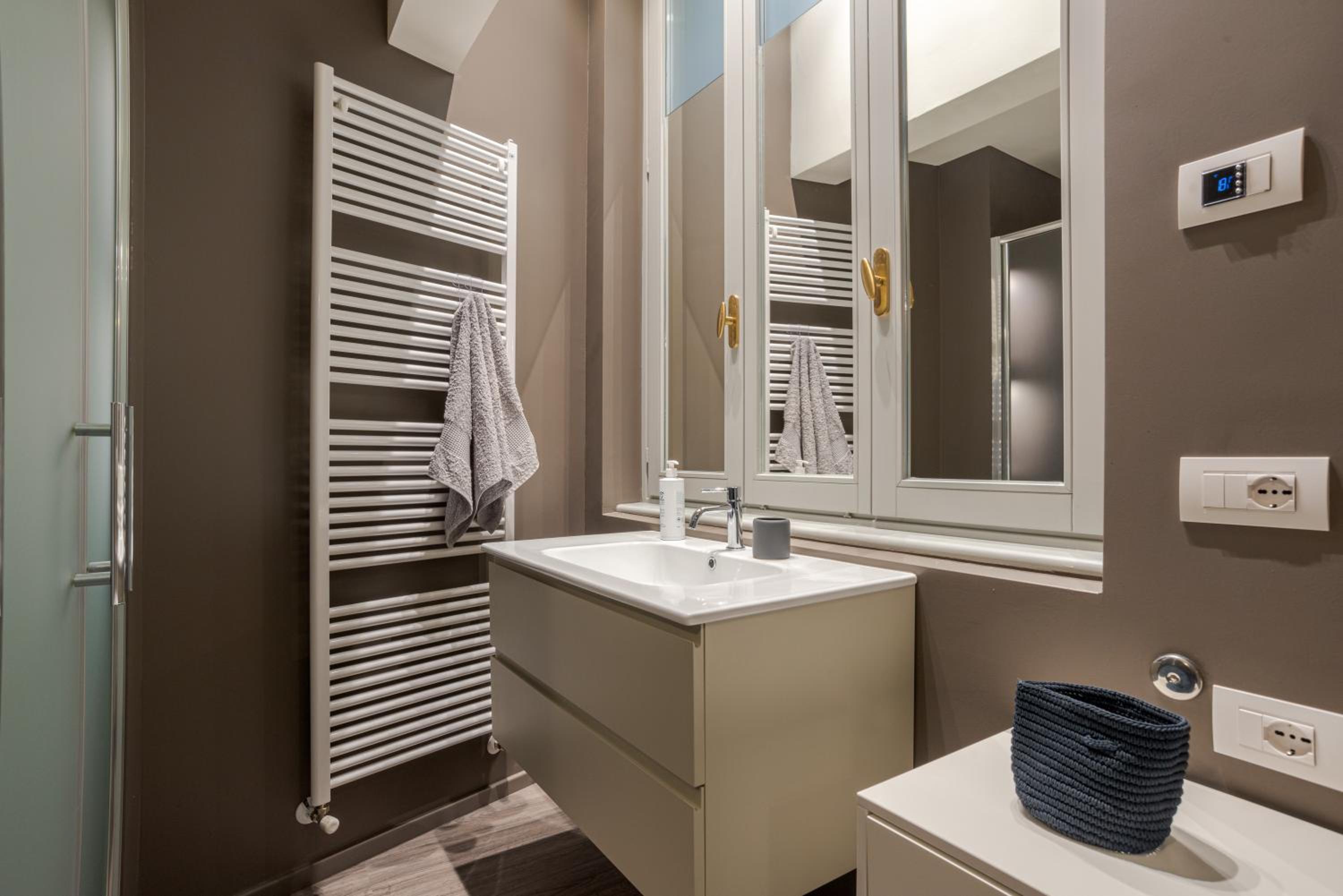 Suite Broletto - by MyHomeInComo