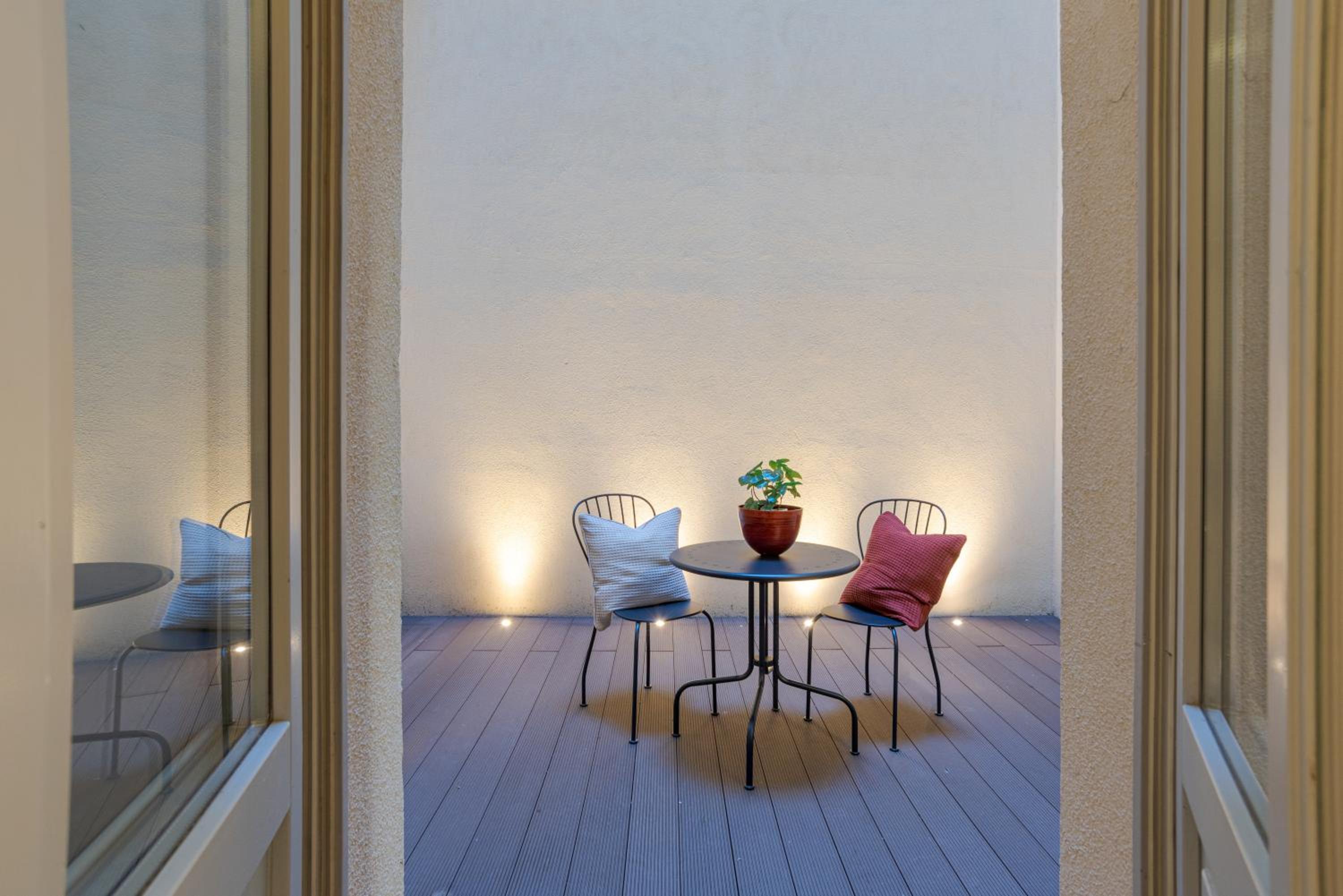 Suite Broletto - by MyHomeInComo
