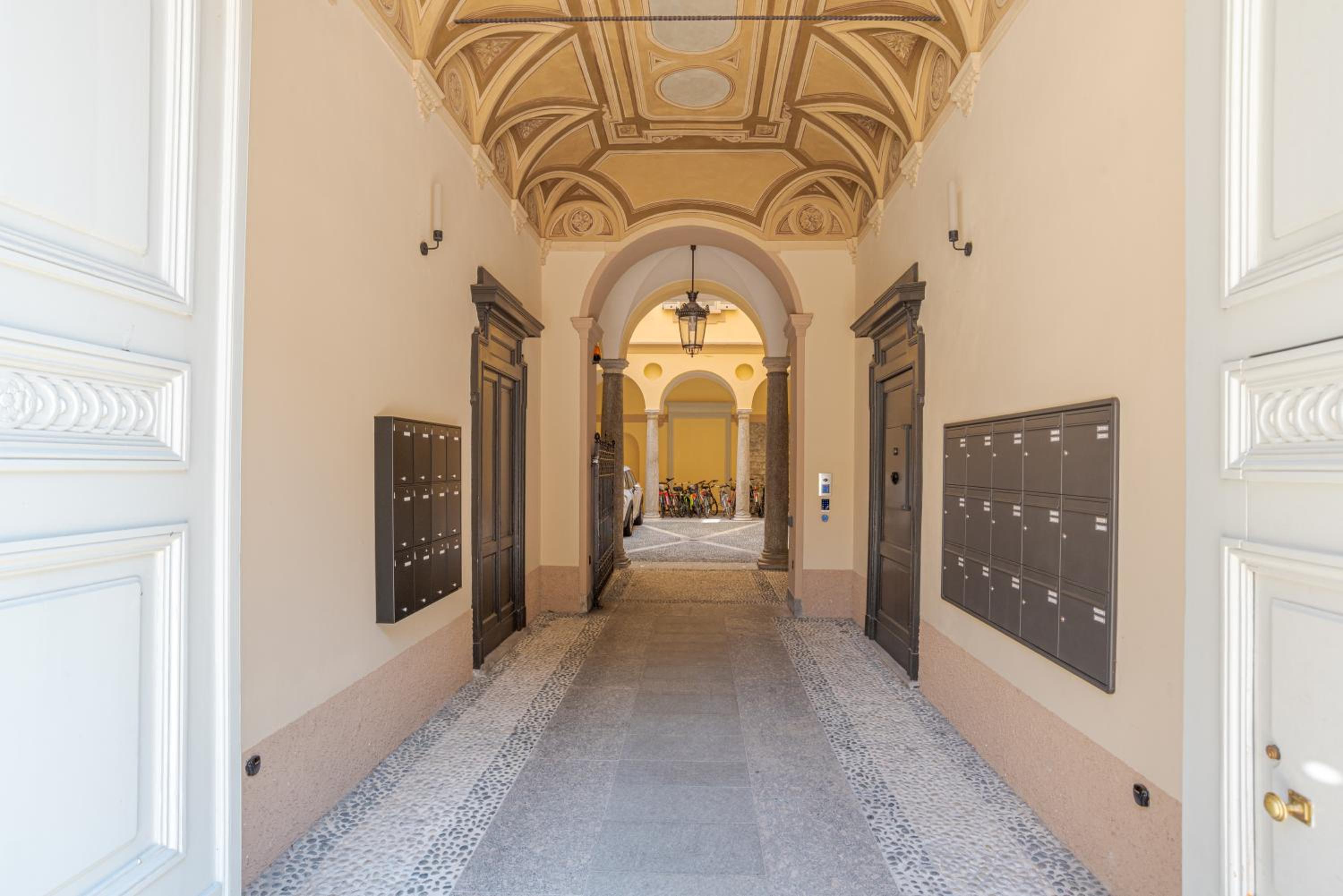 Suite Broletto - by MyHomeInComo