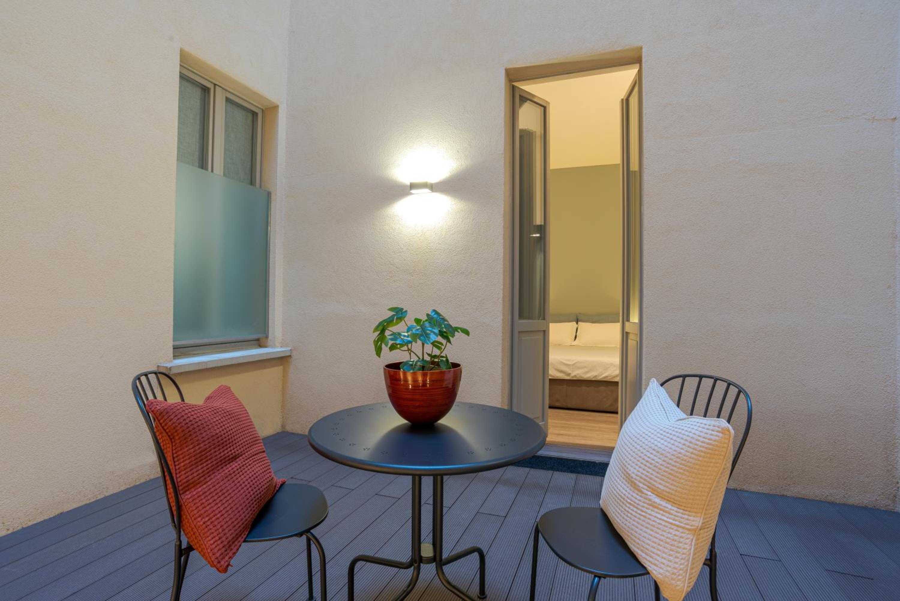 Suite Broletto - by MyHomeInComo