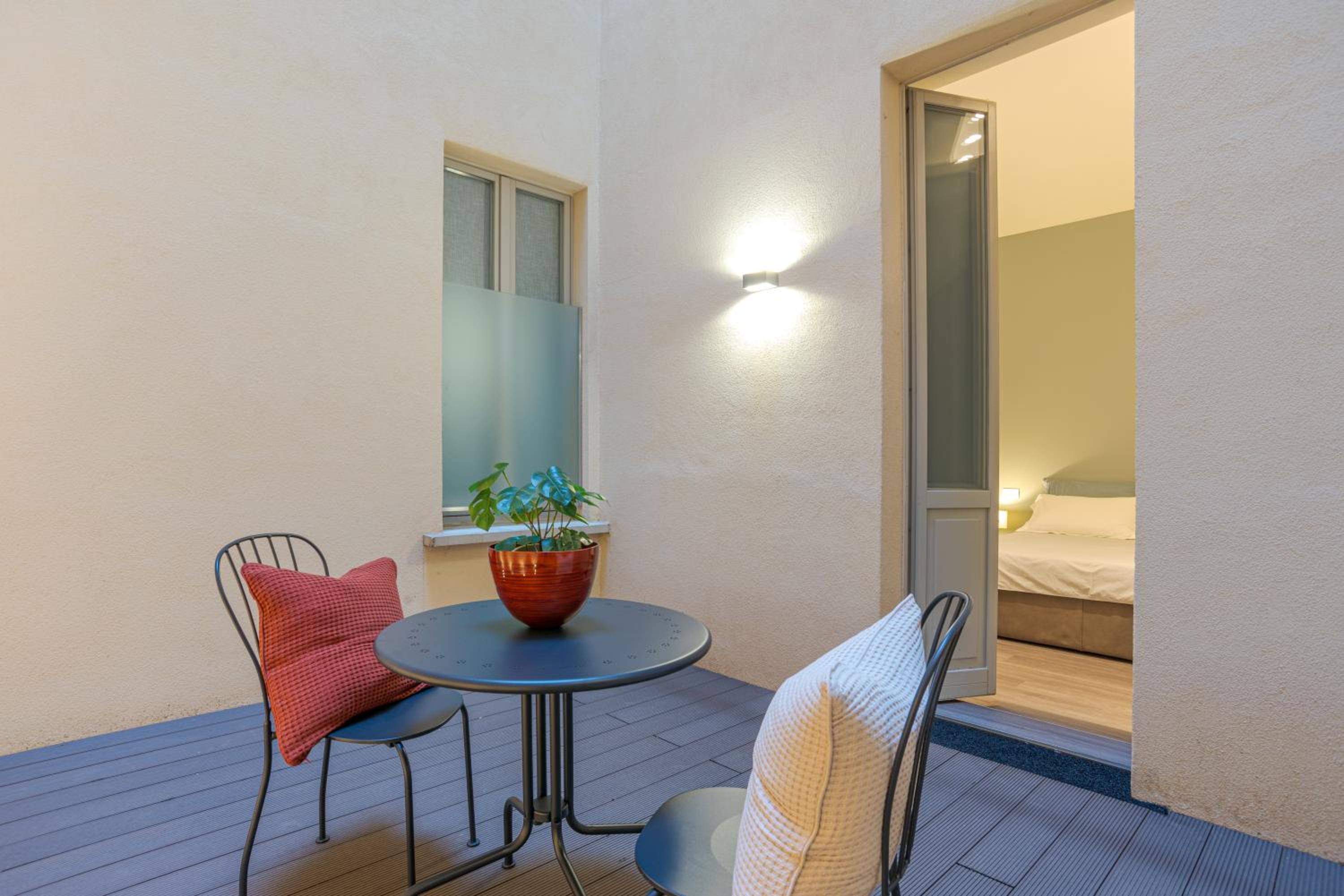 Suite Broletto - by MyHomeInComo