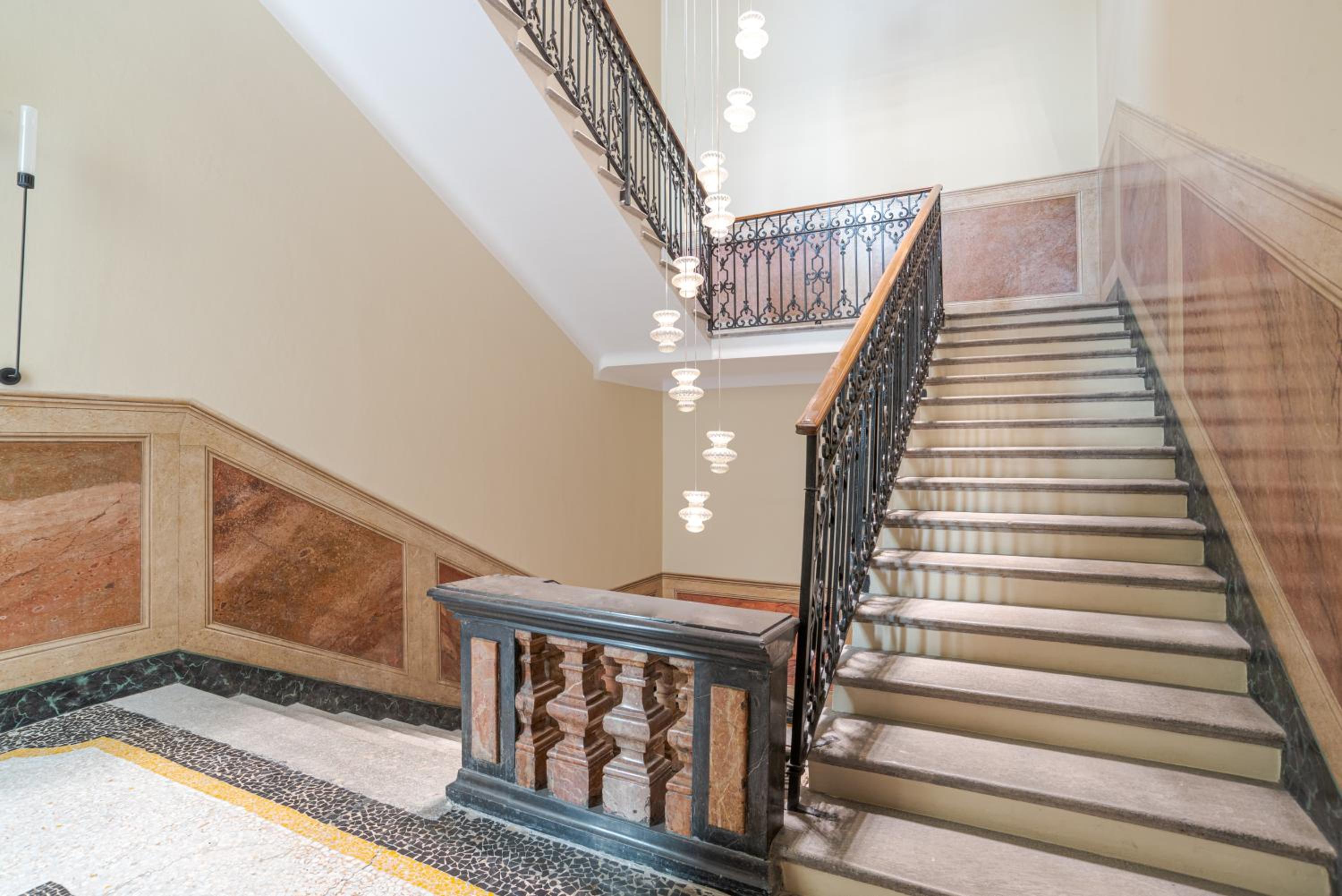 Suite Broletto - by MyHomeInComo