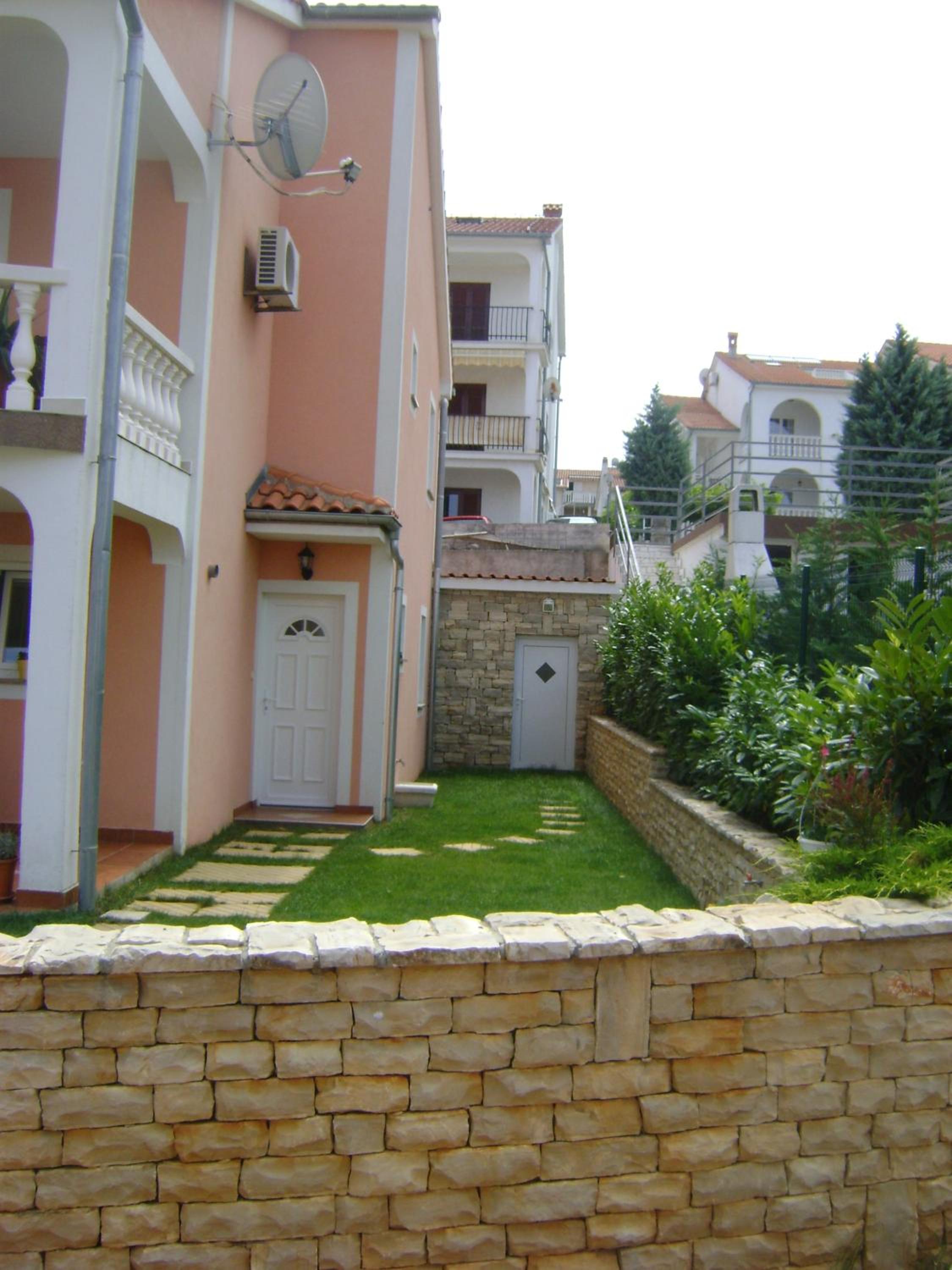 Apartments Krajačić