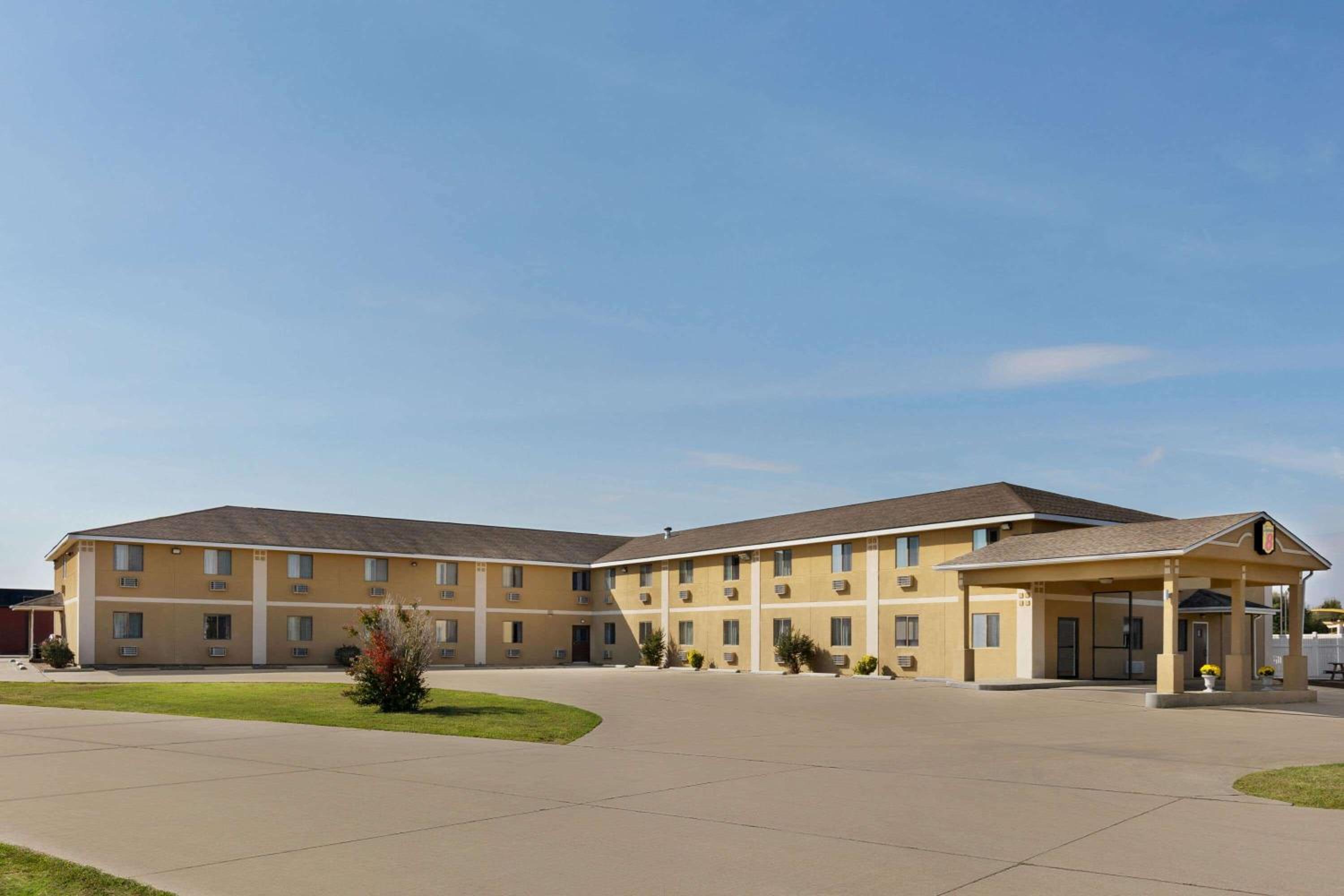 Sikeston Vacations - Super 8 by Wyndham Sikeston/Miner Area - Property Image 1