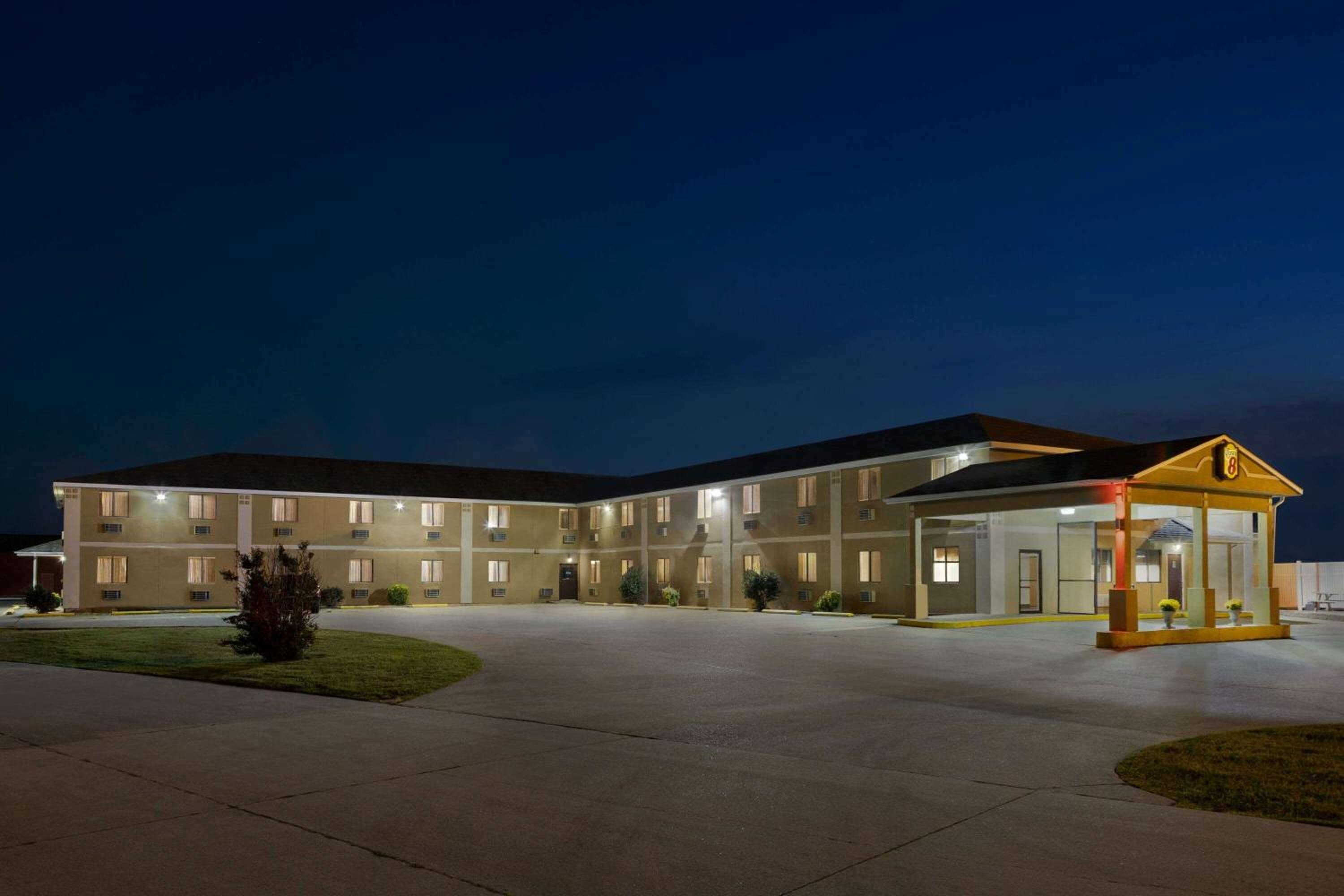 Super 8 by Wyndham Sikeston/Miner Area view 3