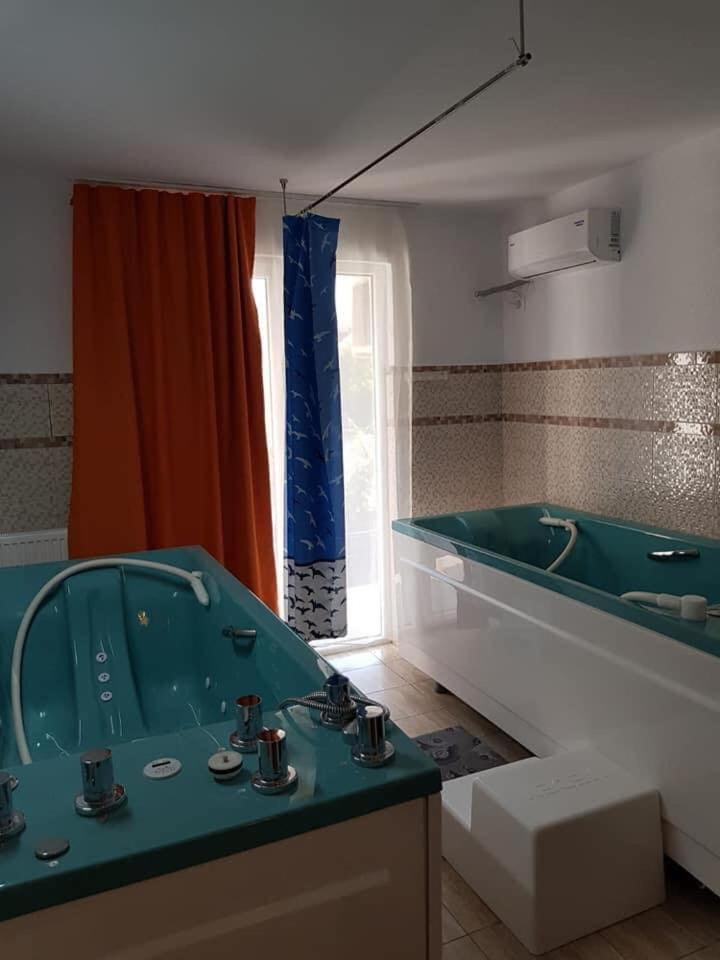 Jacuzzi