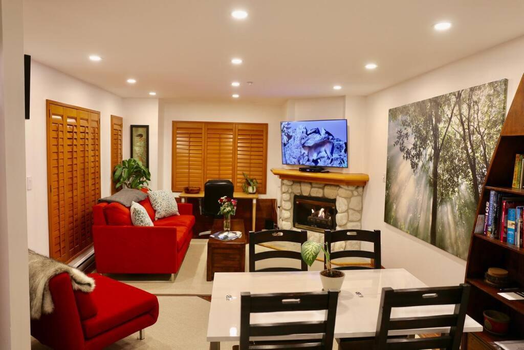 WHISTLER Luxury Ski In/Out+ Parking+HotTub + Pool