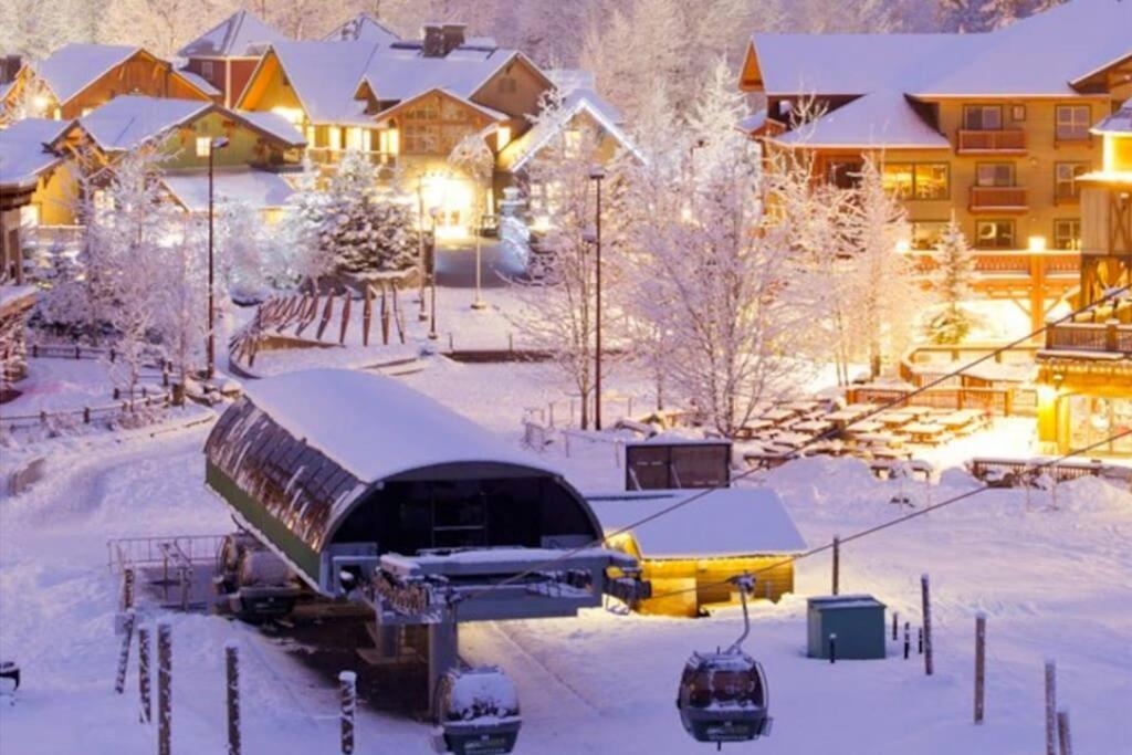 WHISTLER Luxury Ski In/Out+ Parking+HotTub + Pool