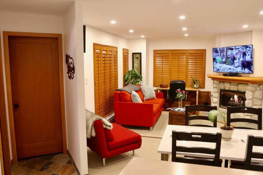 WHISTLER Luxury Ski In/Out+ Parking+HotTub + Pool