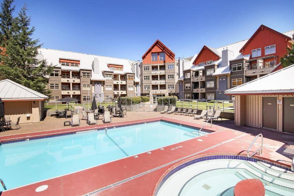 WHISTLER Luxury Ski In/Out+ Parking+HotTub + Pool