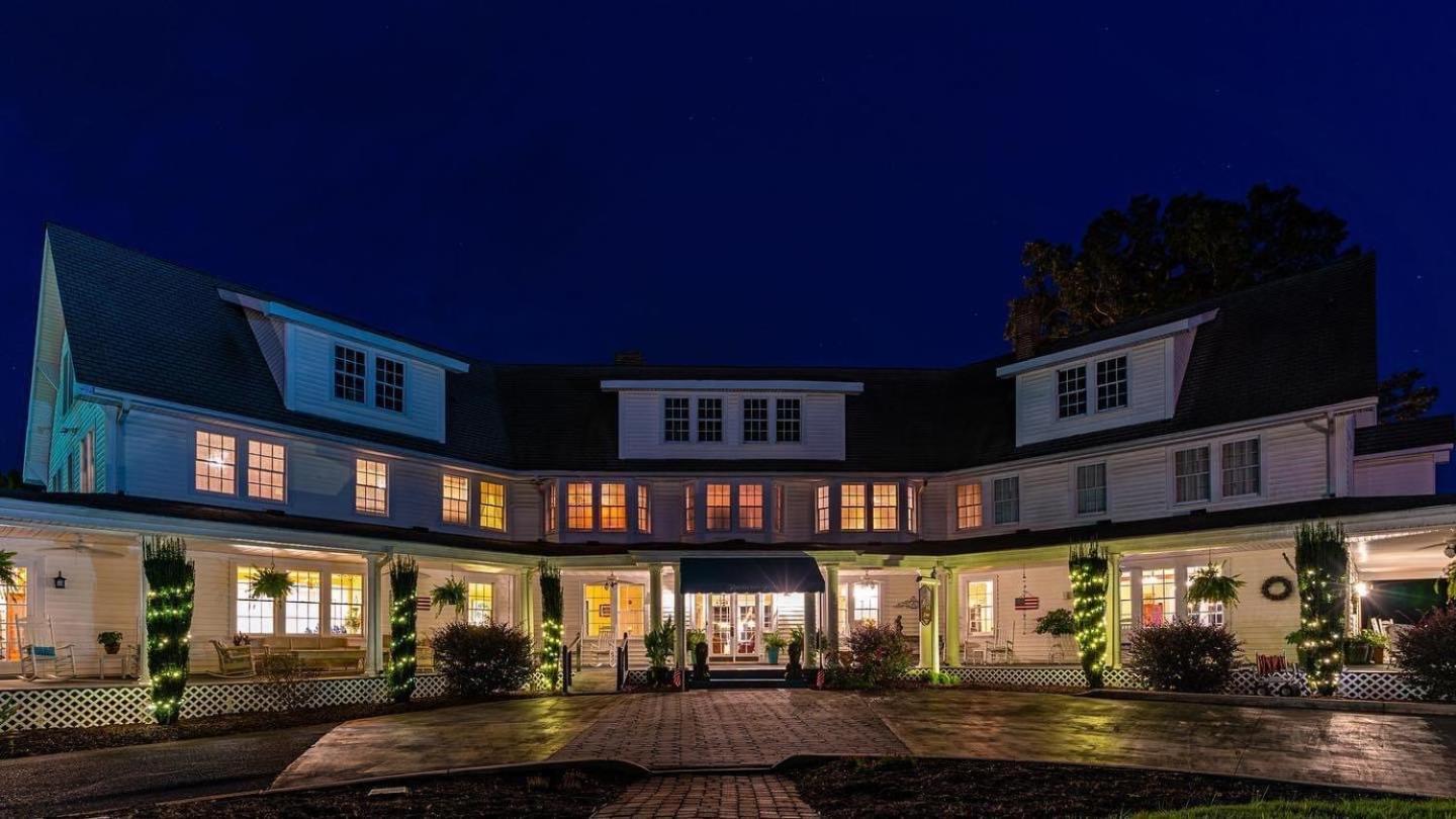 1913 Badin Inn