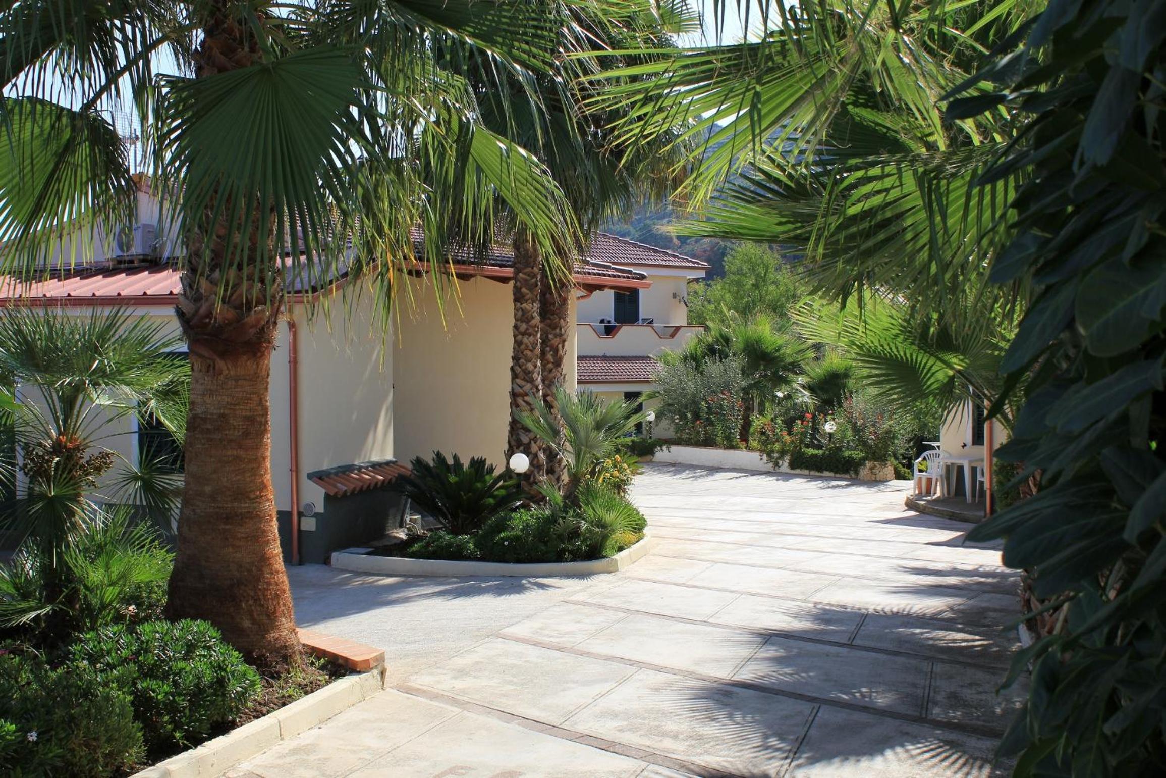 Villa Garden view 5