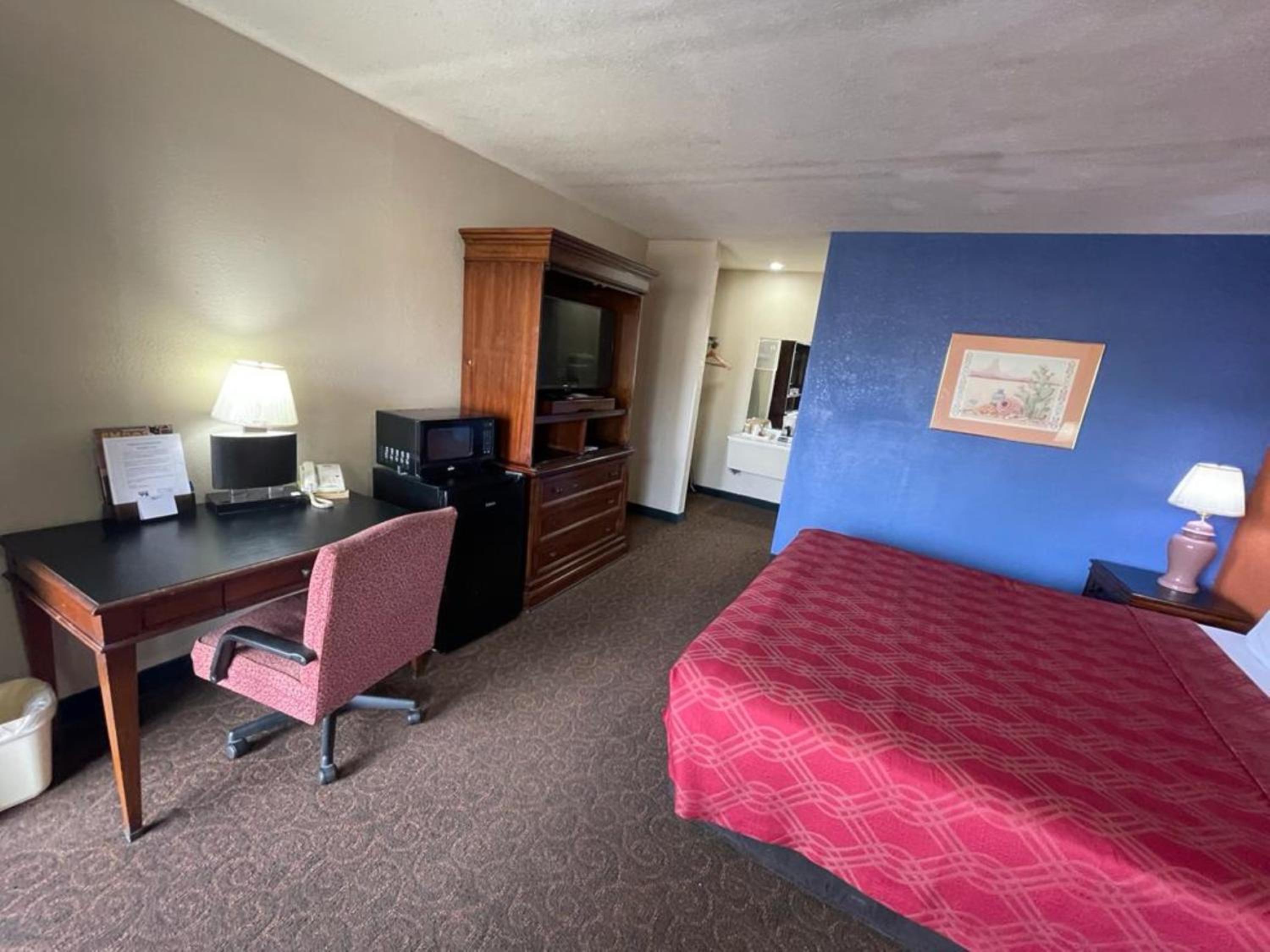 Emporia Vacations - Knights Inn  Suites Emporia - Property Image 18