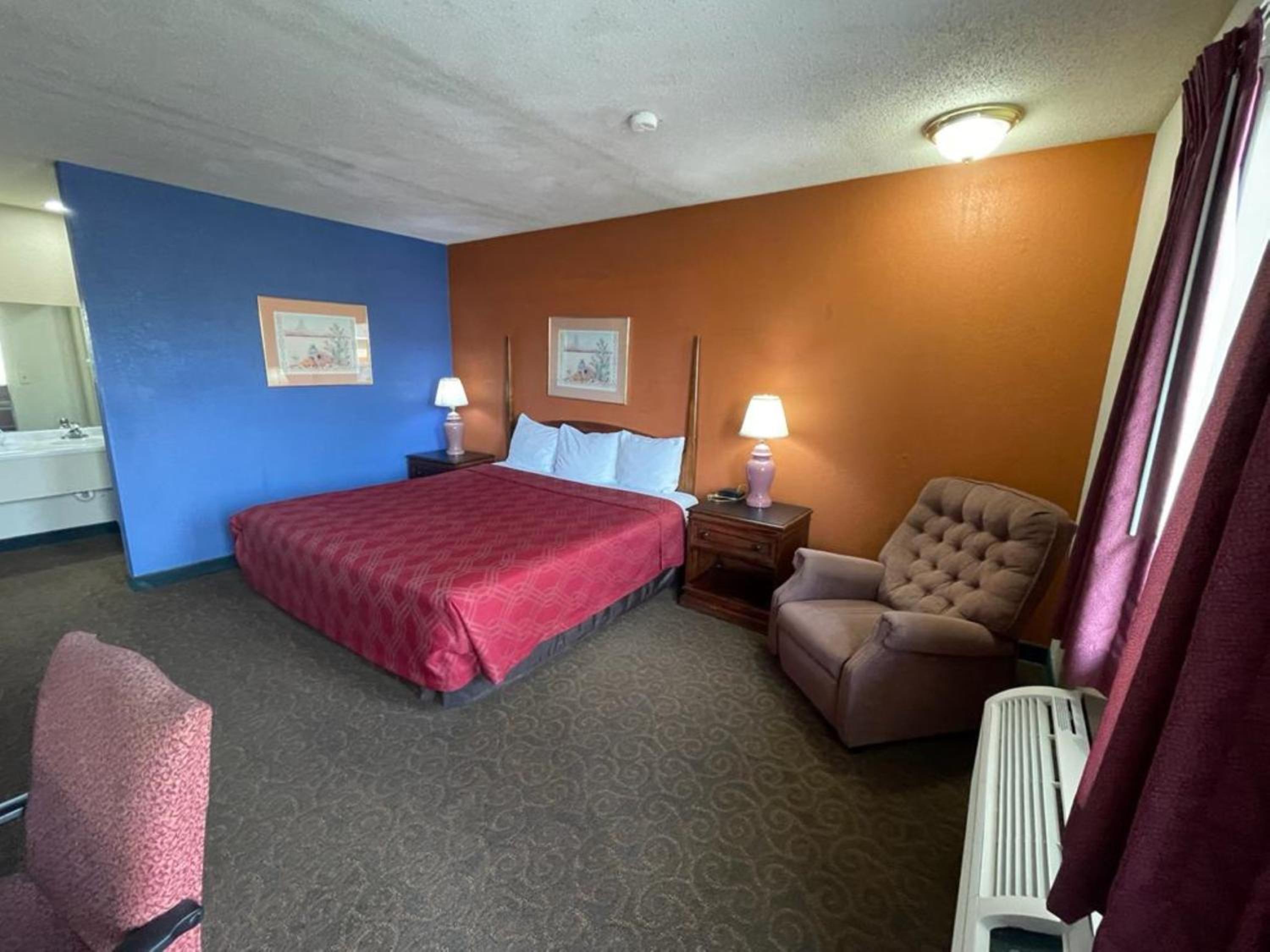 Emporia Vacations - Knights Inn  Suites Emporia - Property Image 2
