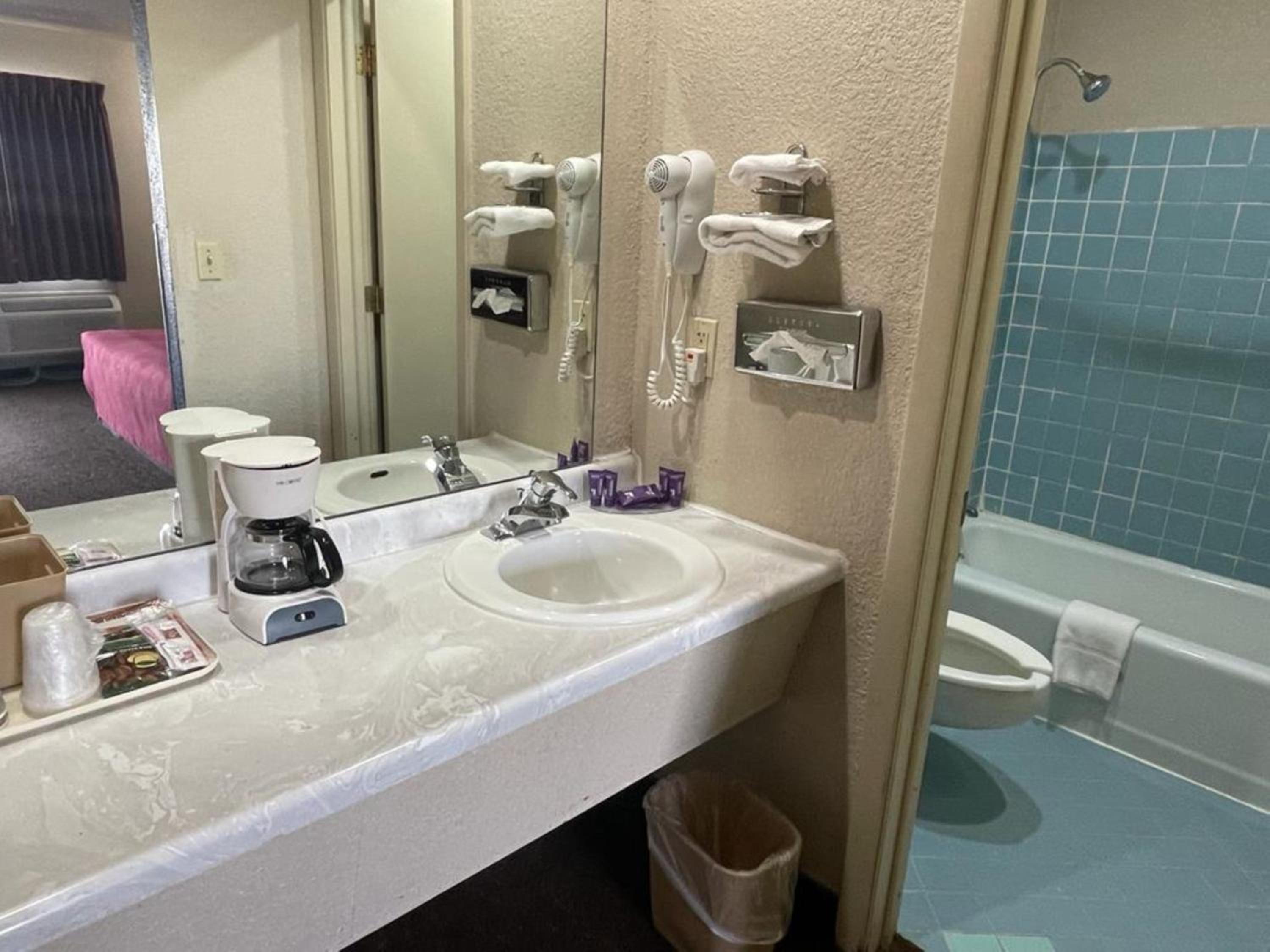 Emporia Vacations - Knights Inn  Suites Emporia - Property Image 11