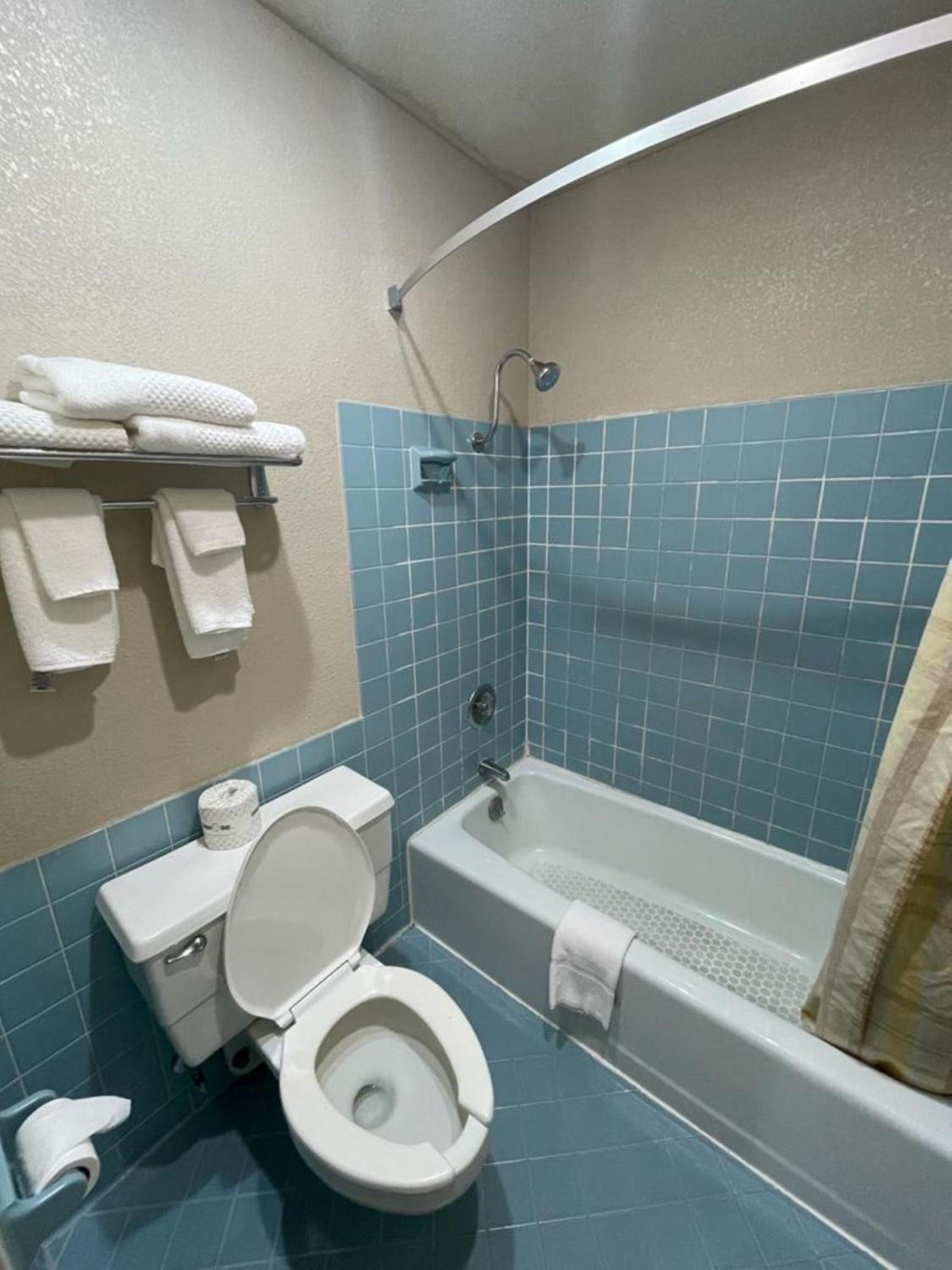 Emporia Vacations - Knights Inn  Suites Emporia - Property Image 19