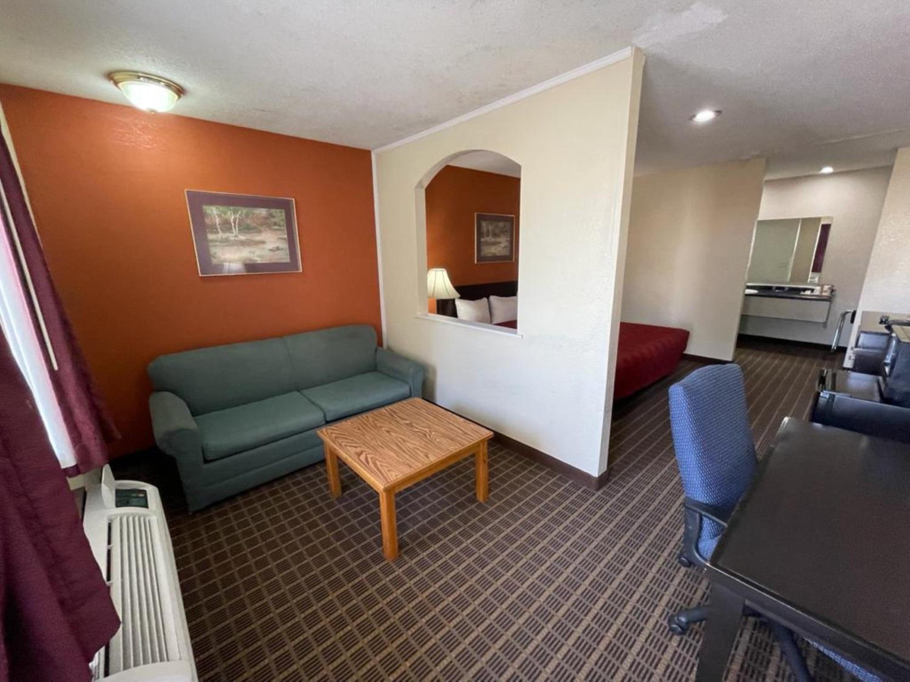 Emporia Vacations - Knights Inn  Suites Emporia - Property Image 12