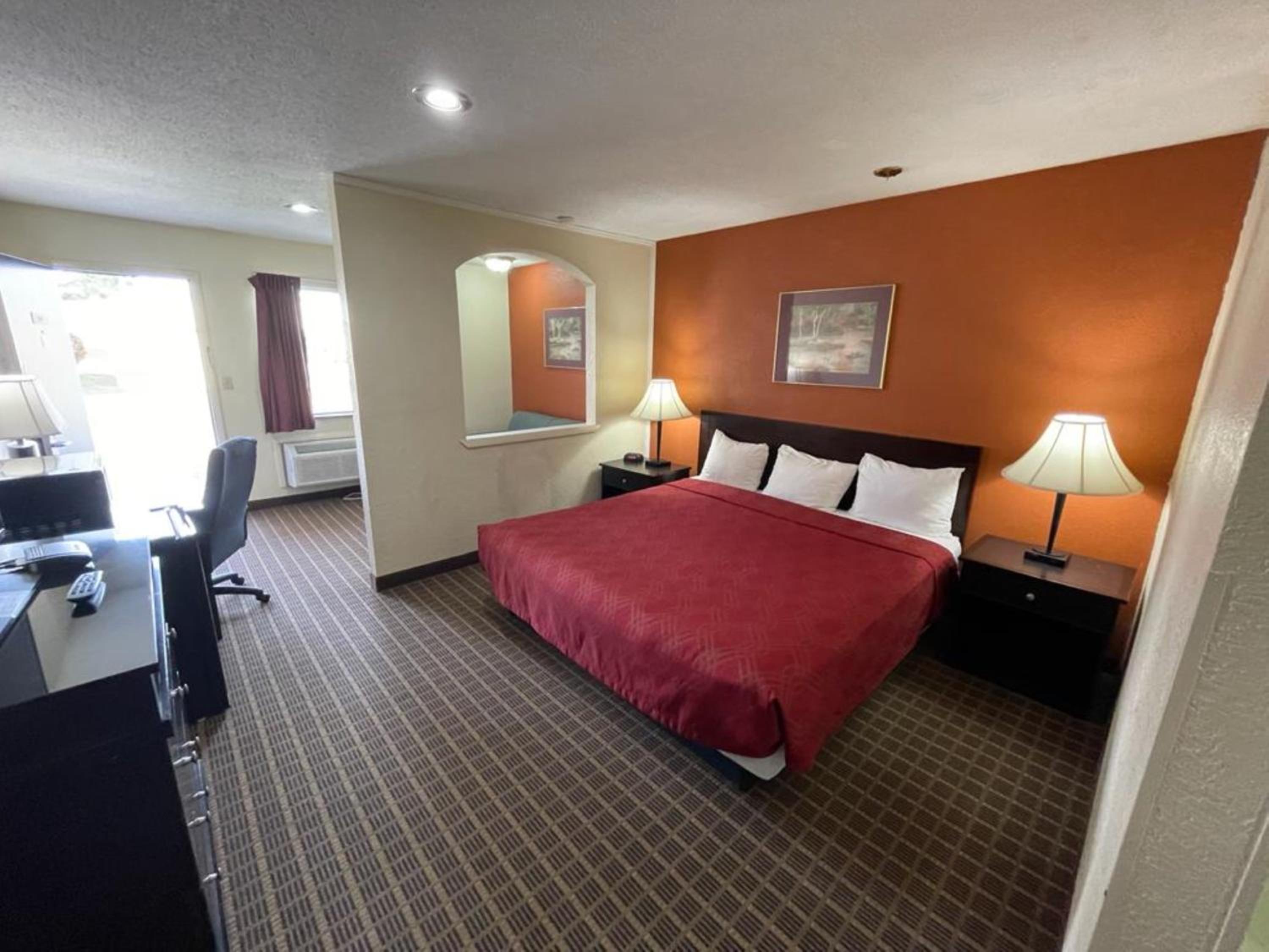 Emporia Vacations - Knights Inn  Suites Emporia - Property Image 14