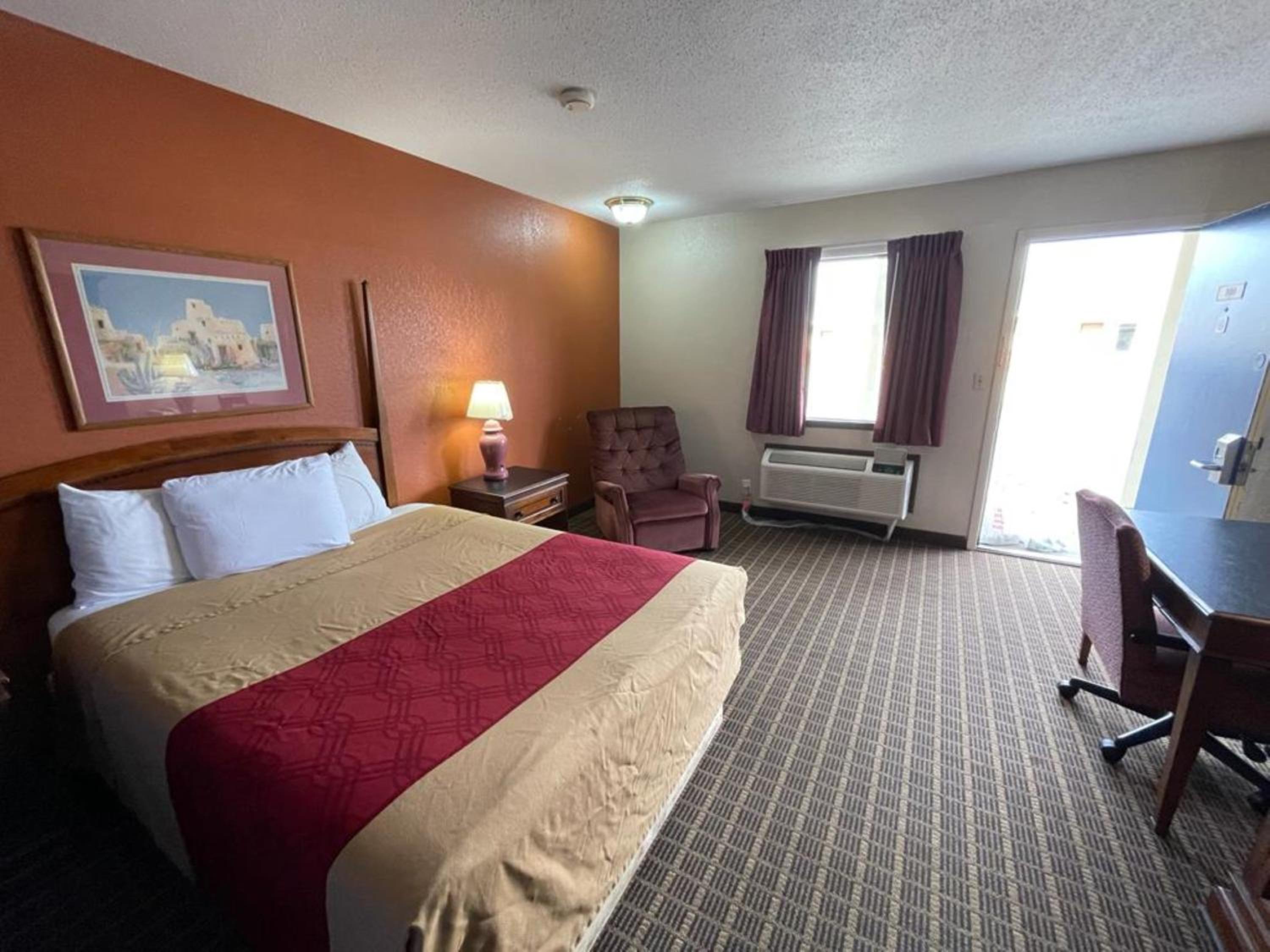 Emporia Vacations - Knights Inn  Suites Emporia - Property Image 5