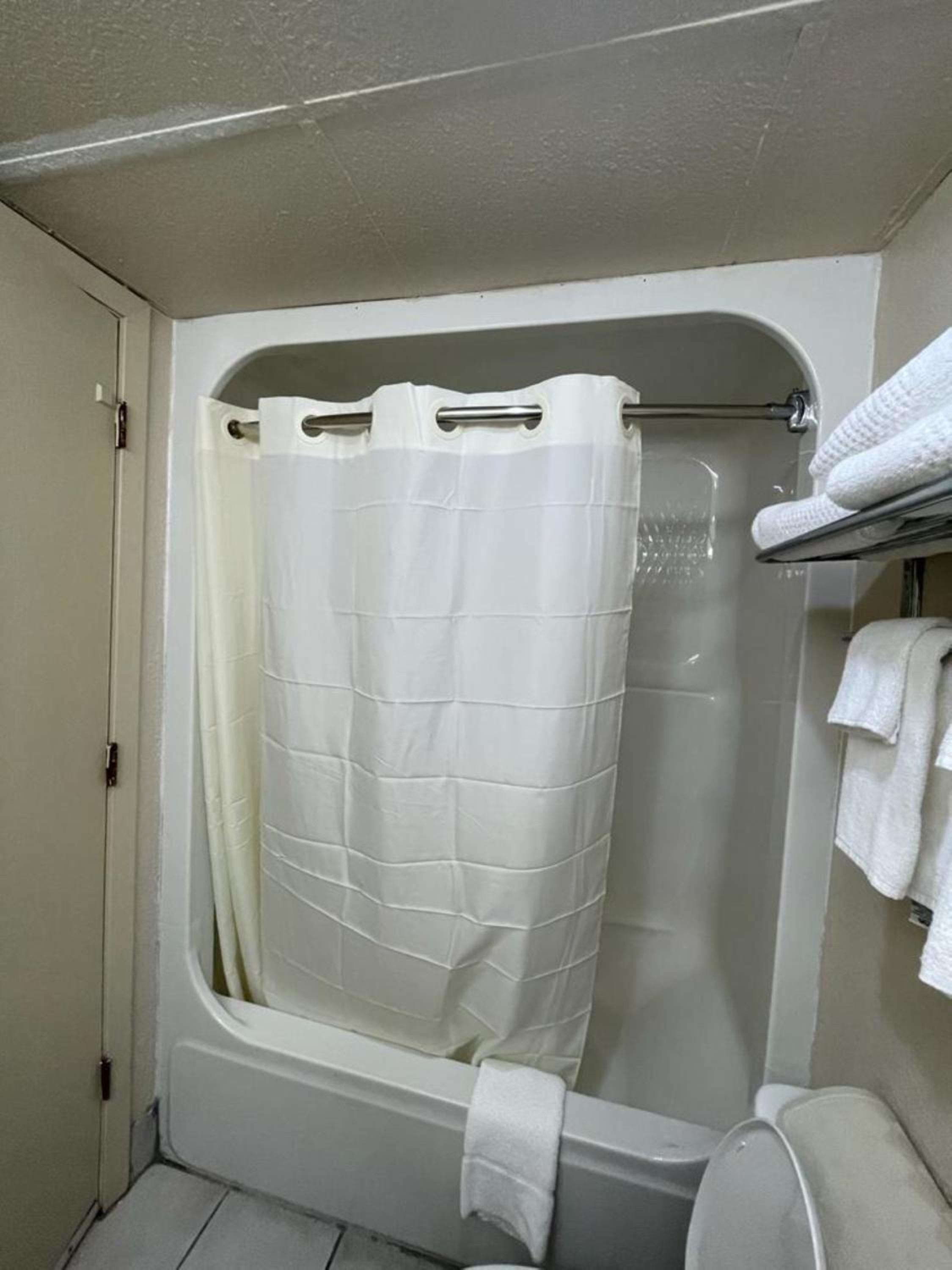 Emporia Vacations - Knights Inn  Suites Emporia - Property Image 118