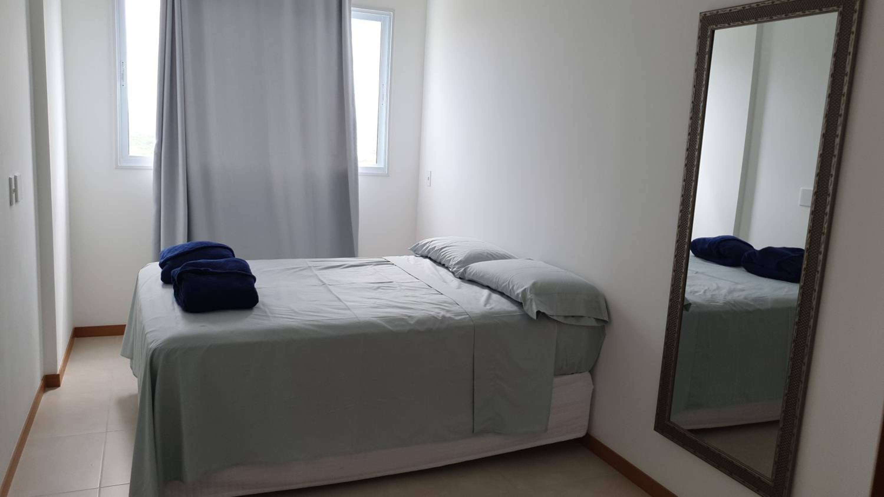 Apt com dois quartos, novo, centro de Guarapari! Varanda gourmet com vista mar, churrasqueira, Smart TV, Wi-Fi 200 MB, Lavadora de roupas e Garagem privati