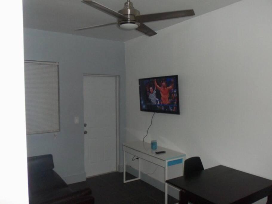 Super Sale South Beach 1 B/R 2 blocks to beach view 5