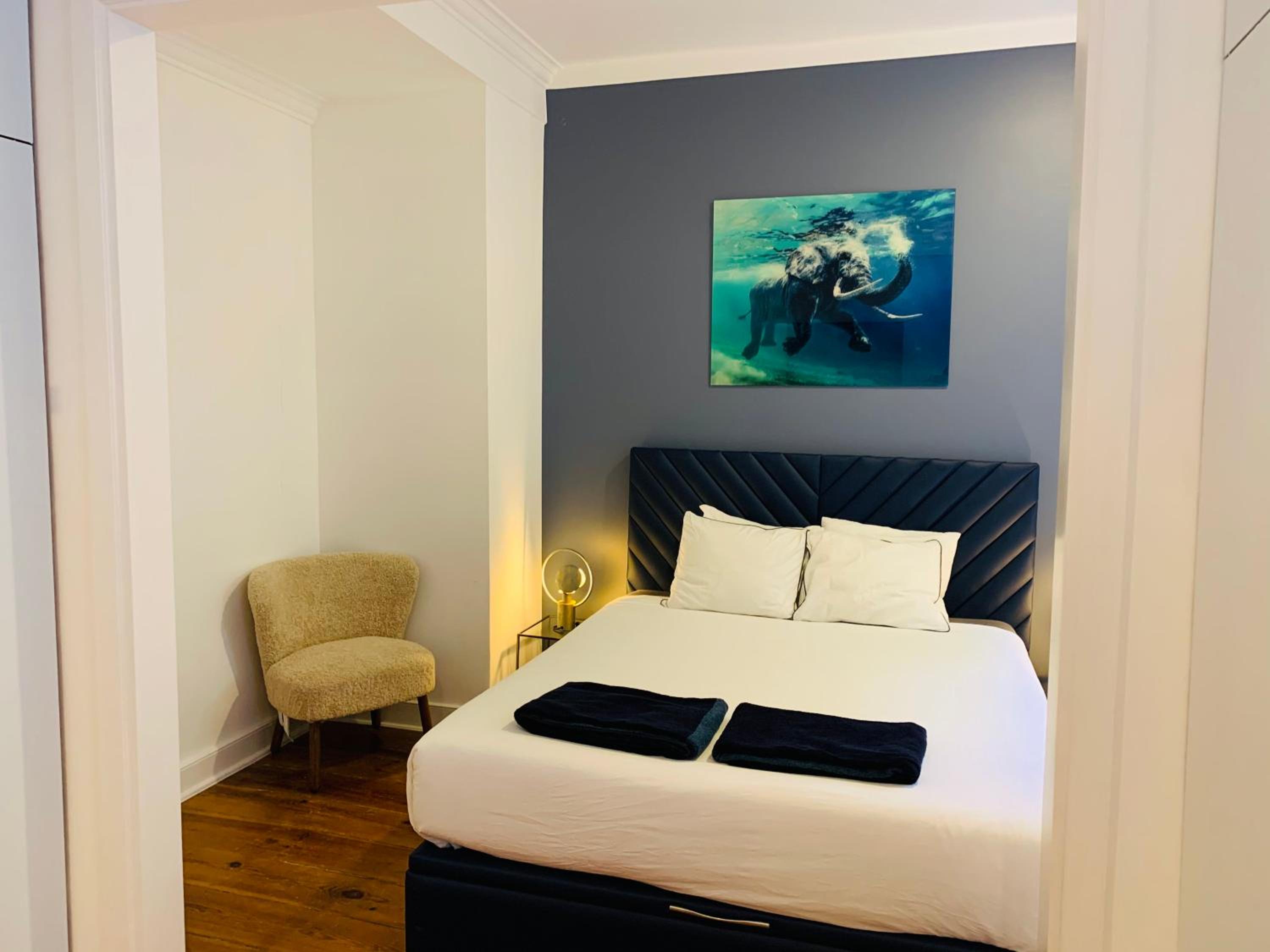 Spacious 1 bedroom apartment with a Parking Spot in Chiado view 4
