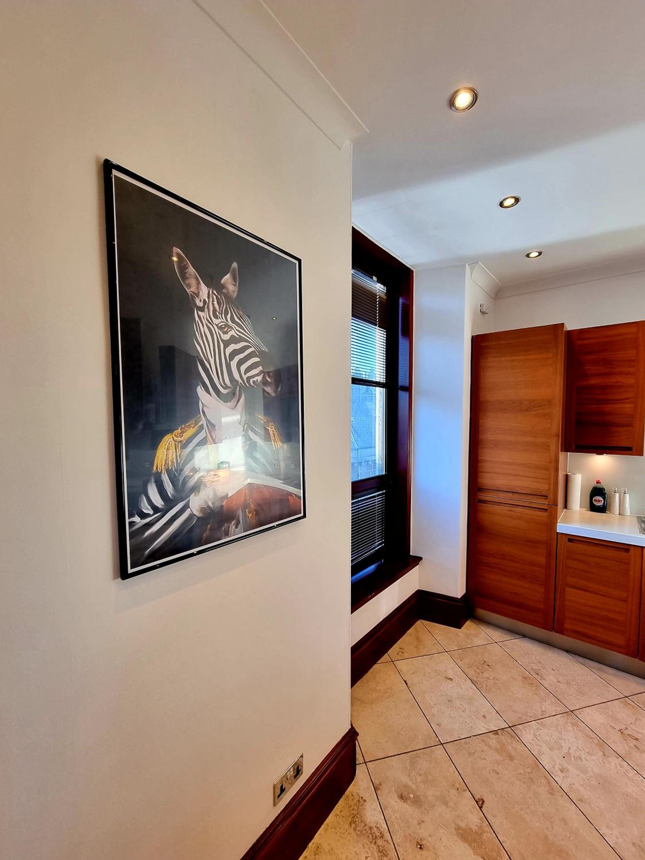Luxury 2 bedroom city centre apartment with panoramic views and high ceilings view 4