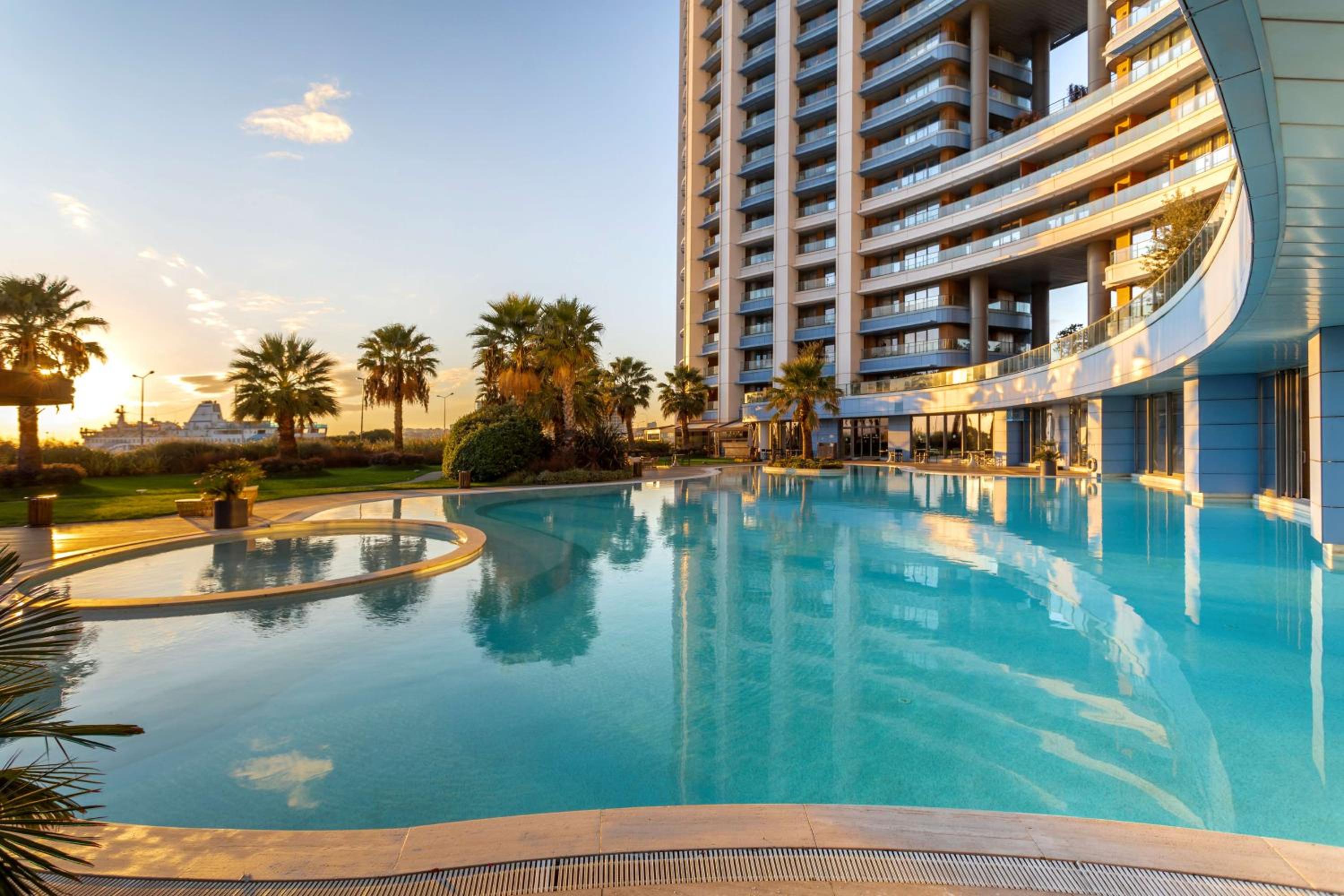 Radisson Blu Otel İstanbul Ottomare - Image 11