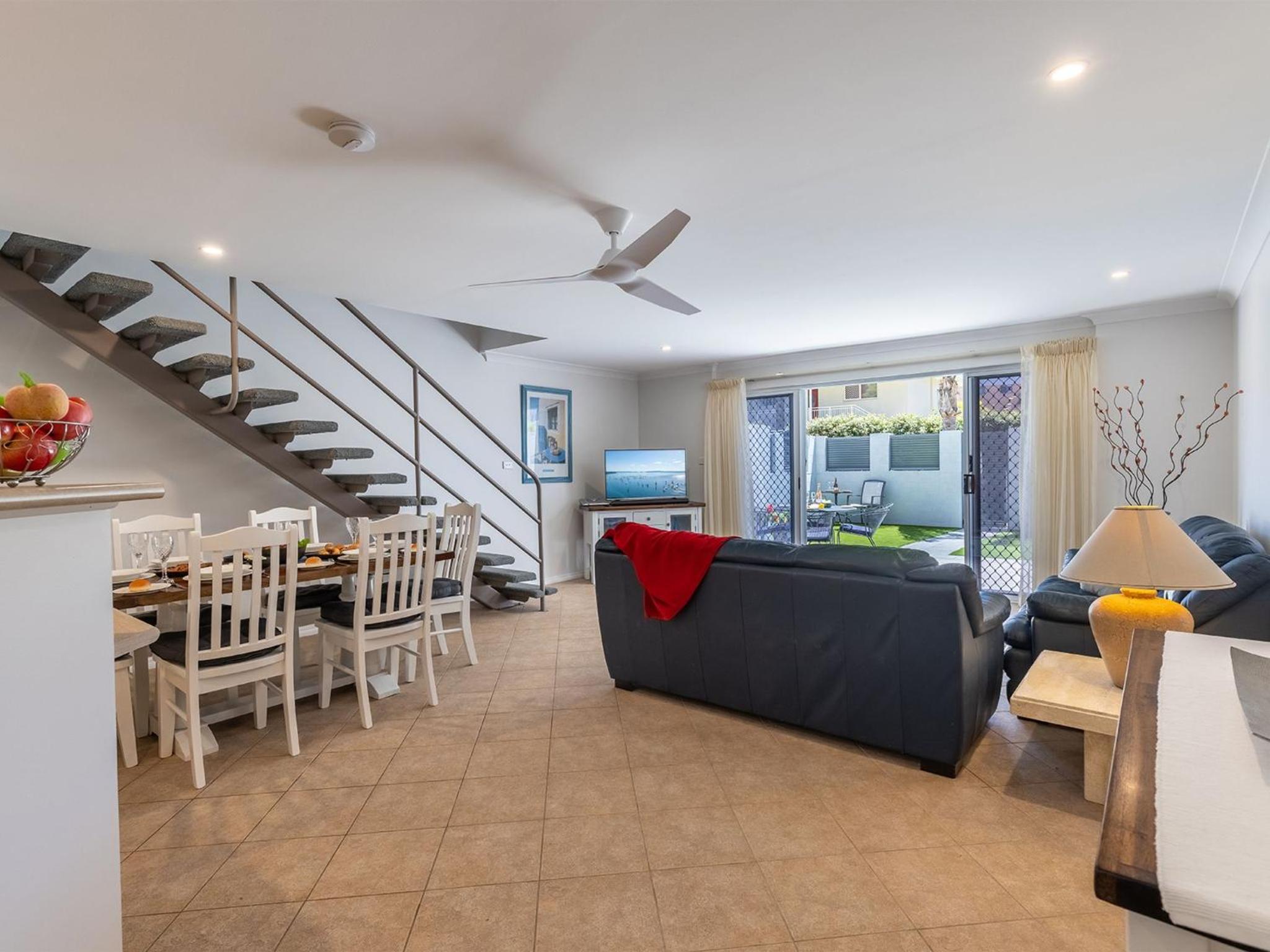 Kristie Court 2, 7 Weatherly Cl close to the beach with WiFi