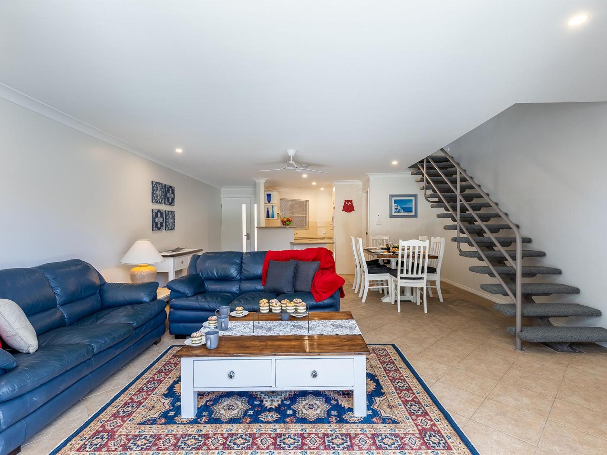 Kristie Court 2, 7 Weatherly Cl close to the beach with WiFi