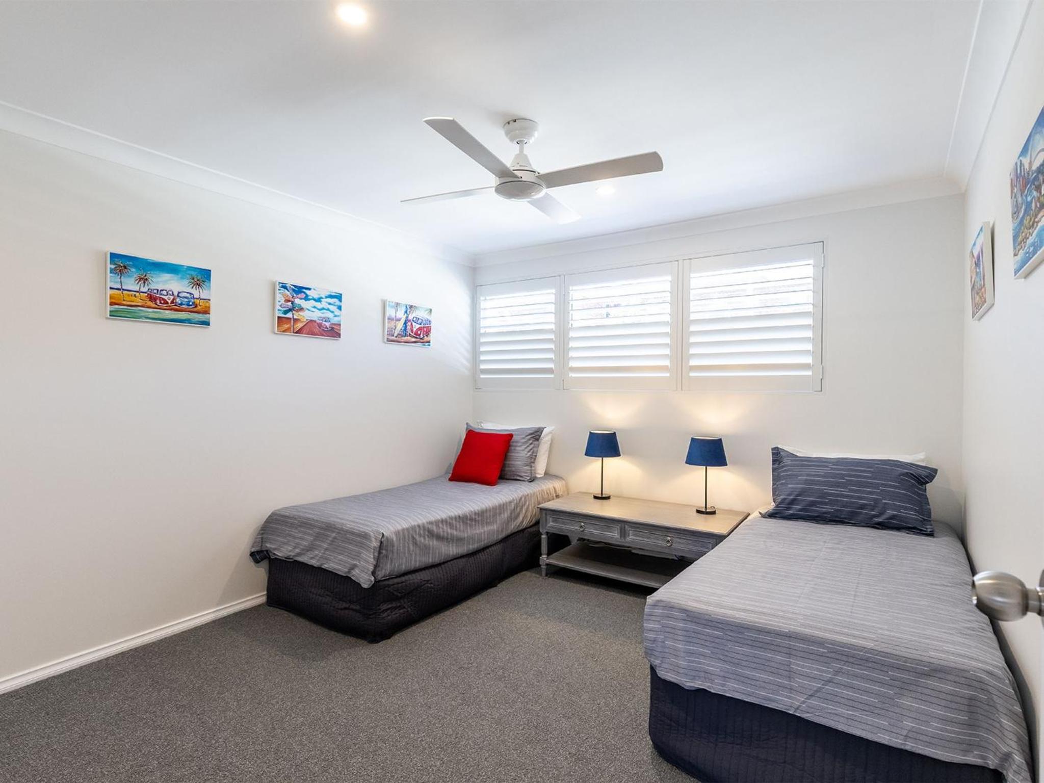Kristie Court 2, 7 Weatherly Cl close to the beach with WiFi